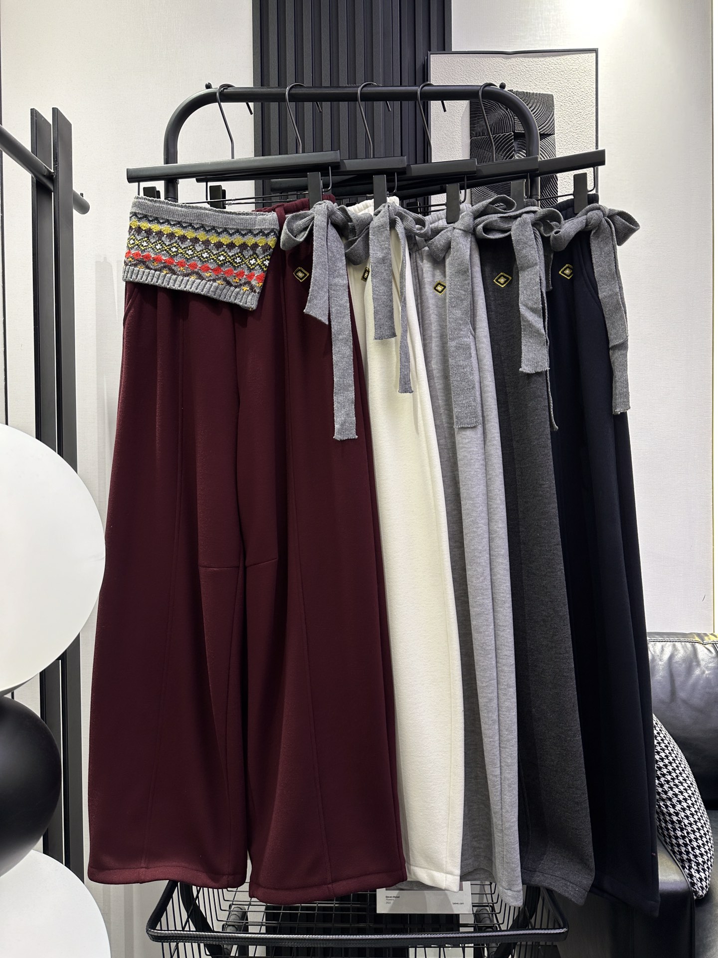 NO:546267,QOY-New retro knitted belt curtain with plush wide-leg pants, slightly loose style, soft and comfortable fabric, draped upper body, slim and fashionable, whoever wears it looks good, five-color smlxl,,alexander wang19860909QOY-新款复古针织腰带屁帘搭配加绒阔腿裤 微宽松版型 面料柔软舒适 上身有垂感 显瘦又洋气 谁穿谁好看 五色 smlxl,,alexander wang,Women's clothing