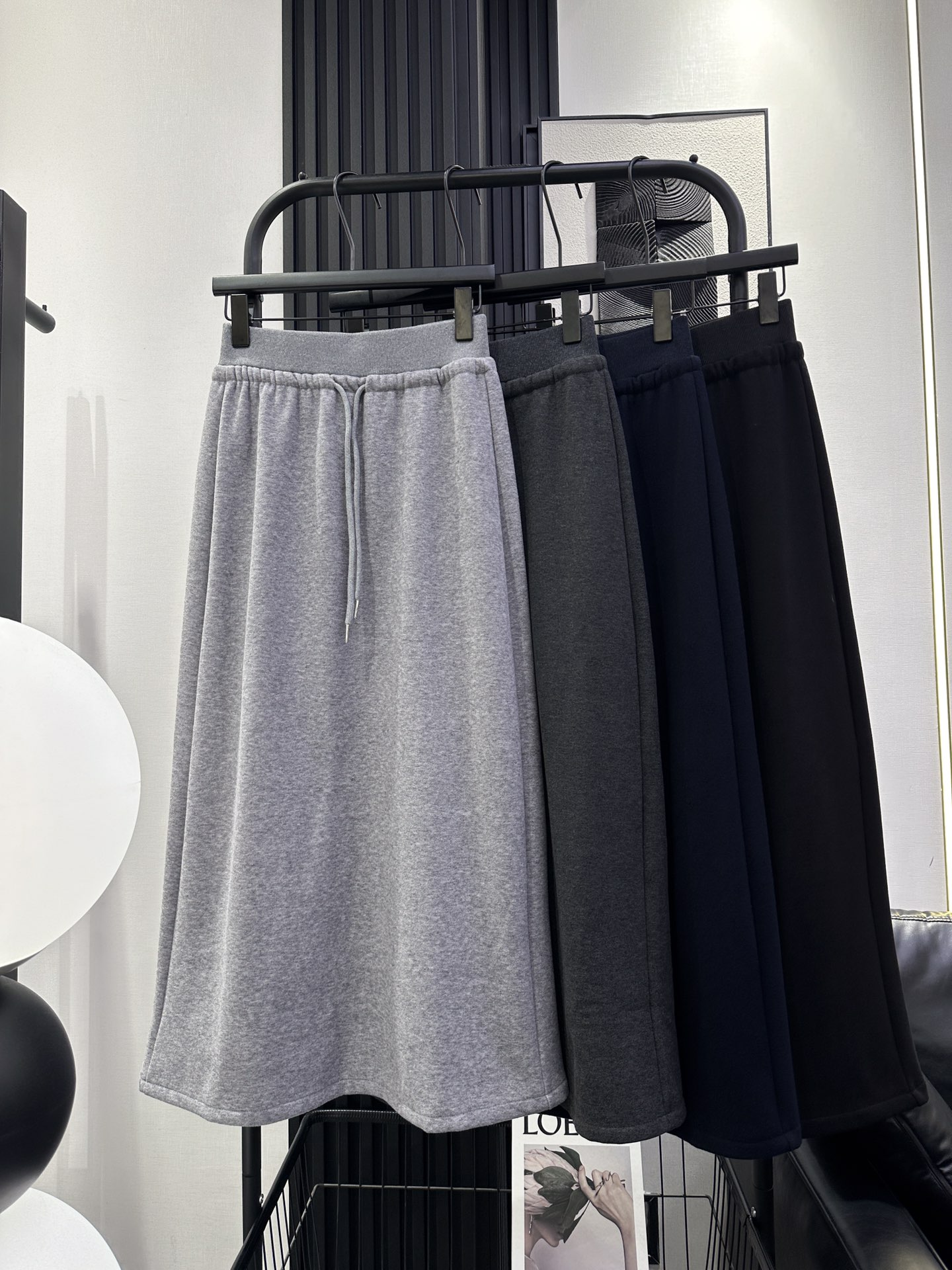 NO:561765,AS-New style velvet long skirt with center back slit. The fabric has good drape texture. It is soft and comfortable. It is casual and feminine. It can be matched as you like. Four colors: smlxl,,skirts,alexander wang19860909AS-新款后中开叉加绒长裙 面料垂坠质感好 柔软舒适 休闲中带点小女人 随意搭配 四色 smlxl,,skirts,alexander wang,Women's clothing