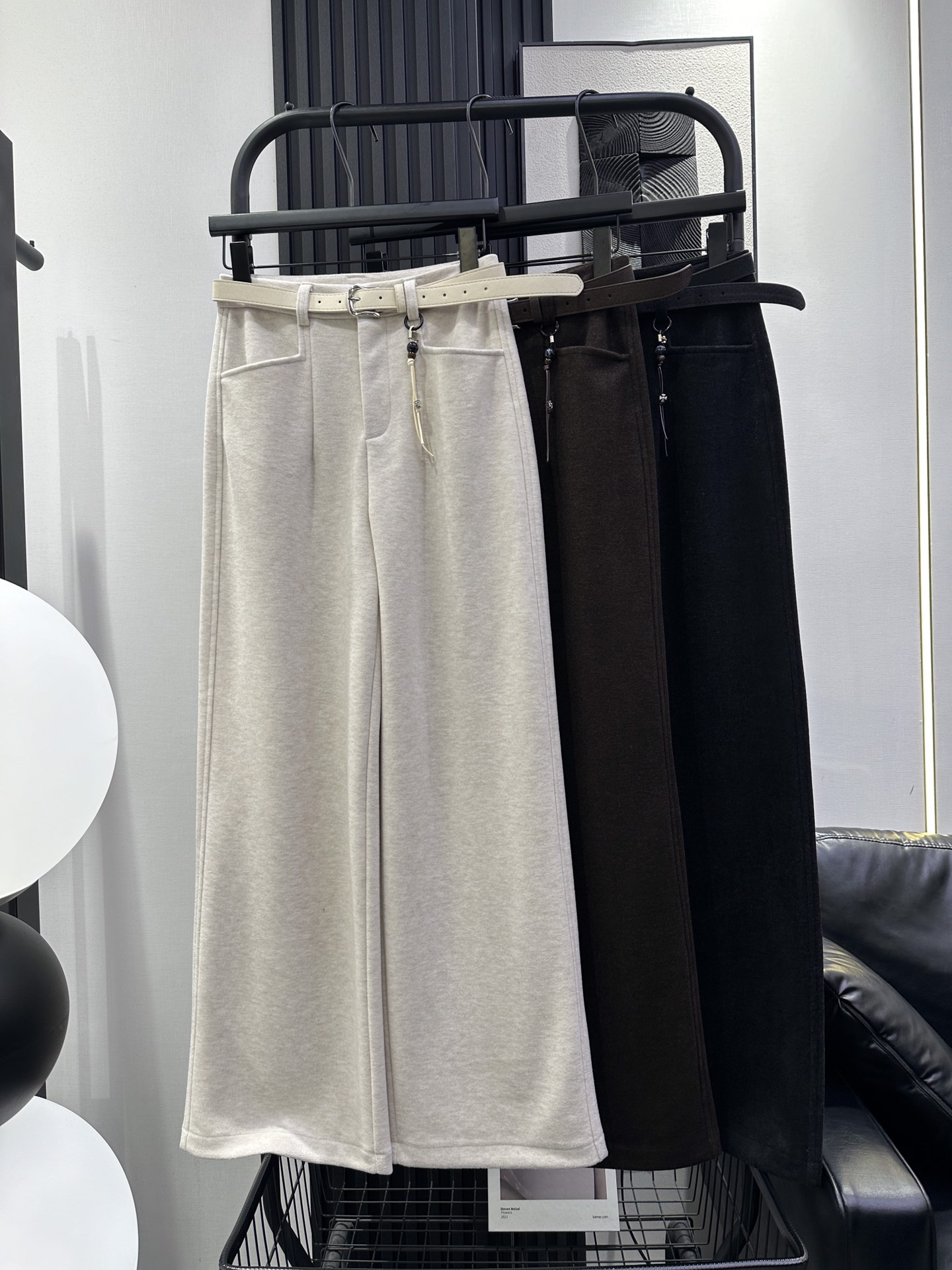 NO:563625,QOY-New double-pocket thick wide-leg pants with belt pendant. The fabric has good texture and is very thick. The shape is super correct. Modify the leg shape. Fashionable and versatile. Three colors. smlxl,,alexander wang19860909QOY-新款双口袋厚款配皮带挂件阔腿裤 面料质感好 非常厚实 版型超正 修饰腿型 时尚百搭显瘦 三色 smlxl,,alexander wang,Women's clothing