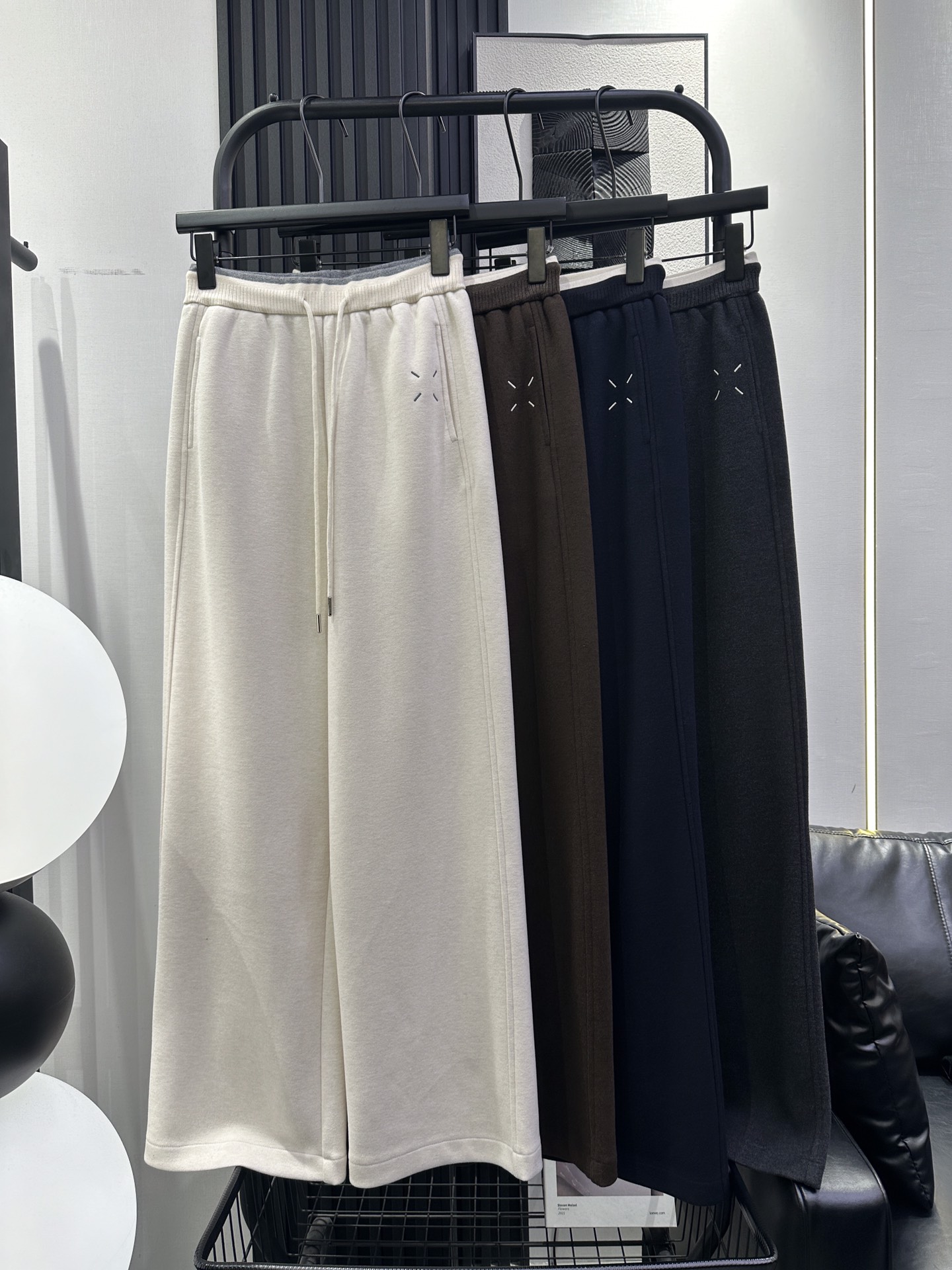 NO:575840,MM6-New contrasting color waist drawstring wide-leg pants, thickened fabric, great texture, fashionable slightly loose fit, comfortable and slimming, four colors smlxl, masion margiela, alexander wang19860909MM6-新款撞色腰抽绳阔腿裤 加厚面料 质感超赞 时尚版型微宽松 舒适显瘦 四色 smlxl,,masion margiela,alexander wang,Women's clothing