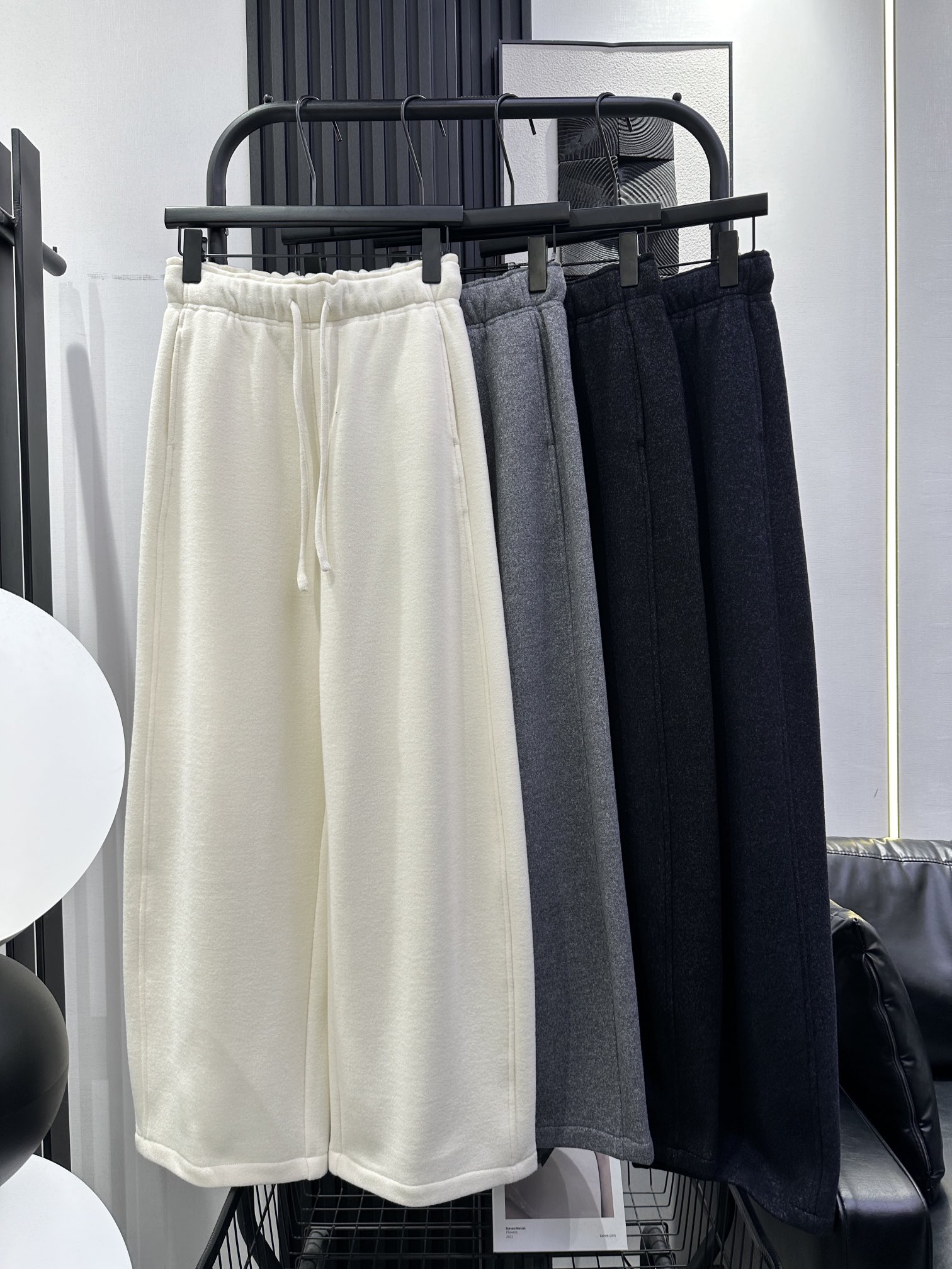 NO:578614,Acne studios-hot style continues the classic clean drawstring plus velvet banana pants. Composite woolen fabric. The fit is super correct. The upper body is particularly slim. Versatile and not picky. Four colors. smlxl,,acne studios,dior,alexander wang19860909Acne studios-爆款延续经典净版抽绳加绒香蕉裤 复合毛呢面料 版型超正 上身特别显瘦 百搭不挑人 四色 smlxl,,acne studios,dior,alexander wang,Women's clothing