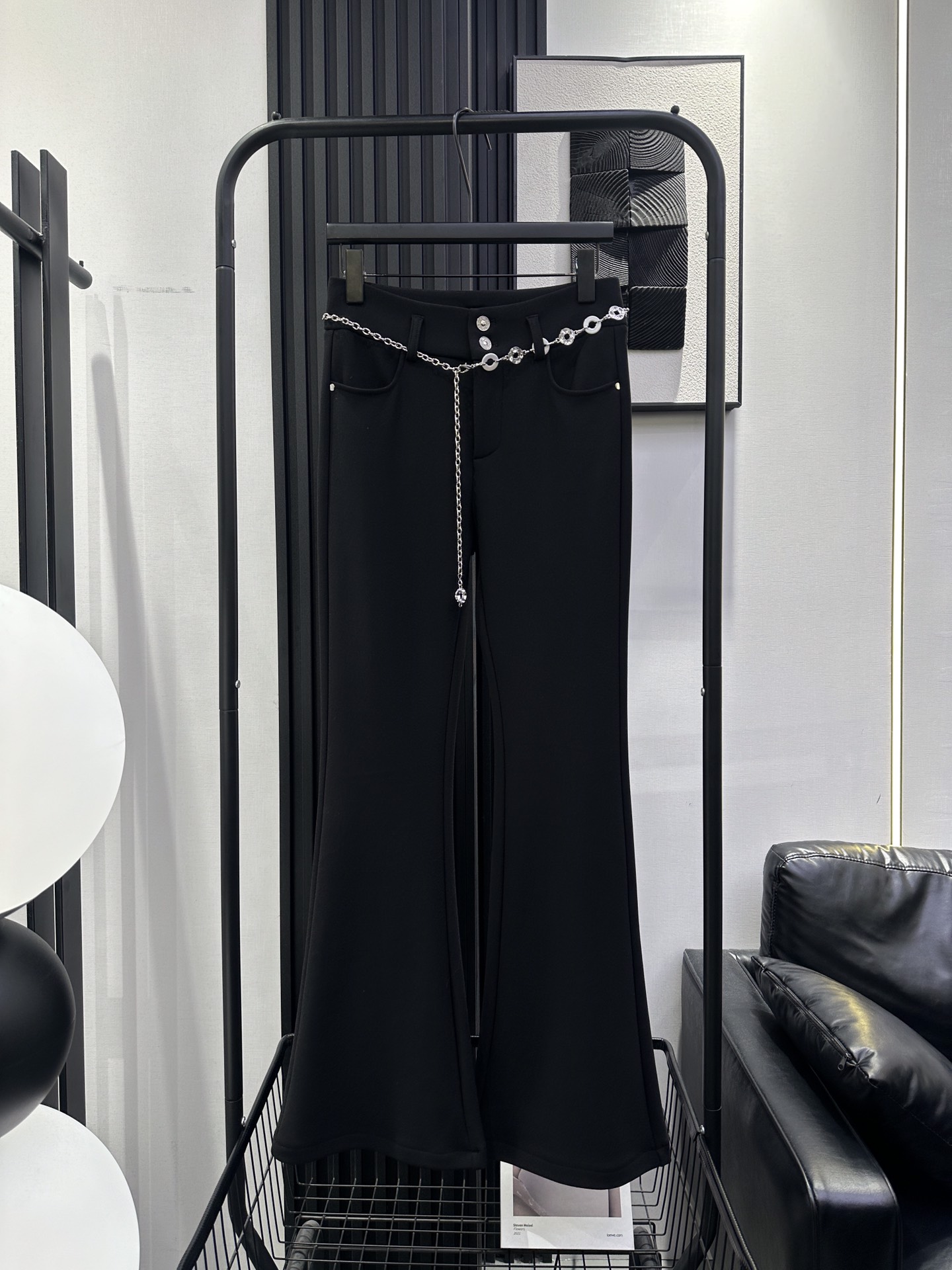 NO:628700,MiuMiu-New diamond buckle chain belt plus velvet boot-cut pants. Very refined woman's style. Elegant upper body. Modifies long legs. High elastic fabric. Big words make you slim. Monochrome. smlxl,,miumiu,alexander wang19860909MiuMiu-新款钻扣链子腰带加绒微喇裤 非常精致女人的风格 上身气质范 修饰大长腿 高弹力面料 巨句显瘦 单色 smlxl,,miumiu,alexander wang,Women's clothing