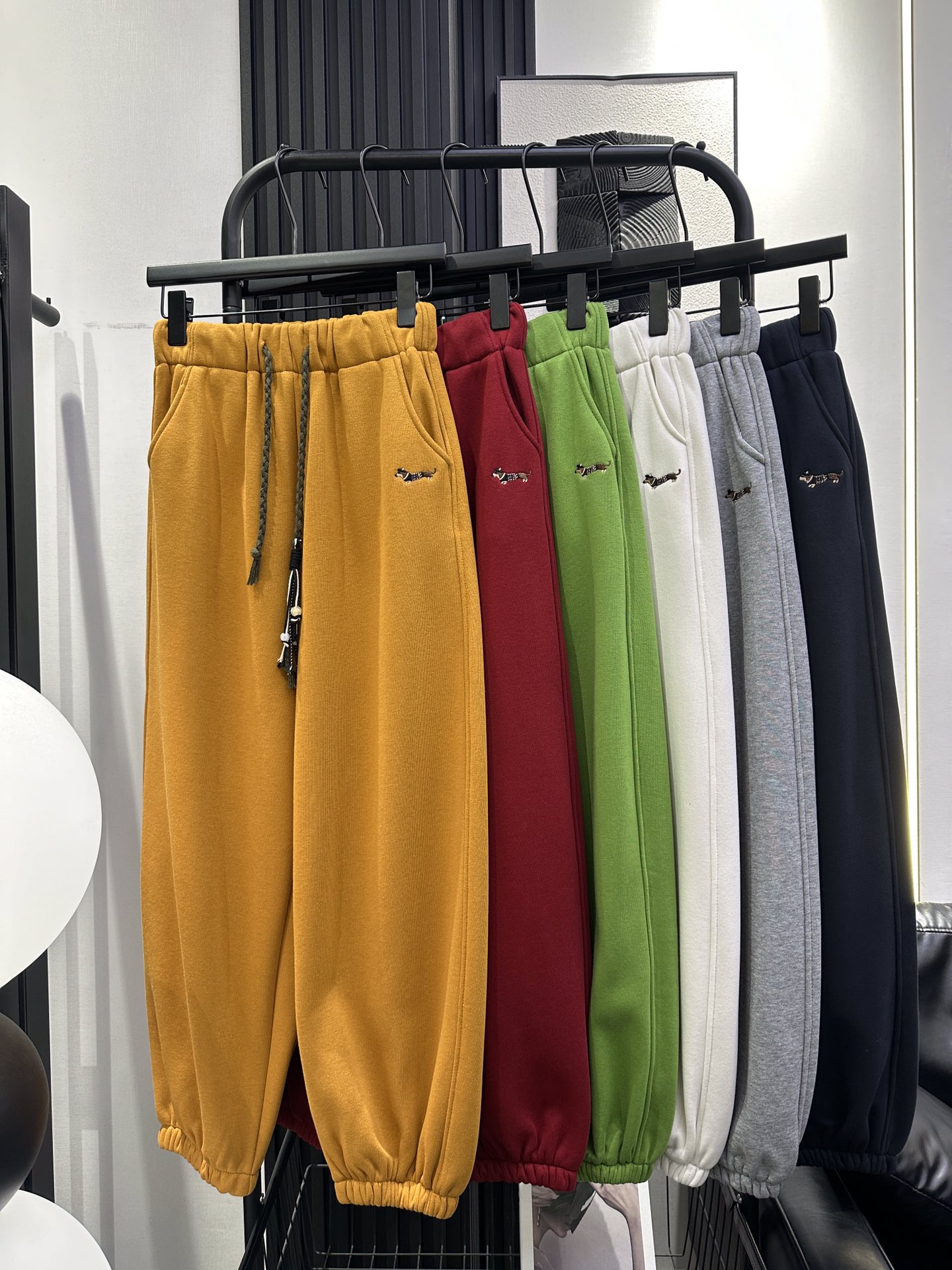 NO:628685,TB popular dachshund dog embroidered casual sweatpants, plus velvet classic version, super normal daily casual and versatile style, six colors smlxl,,alexander wang19860909TB 爆款腊肠狗刺绣休闲卫裤 加绒经典版 版型超正日常休闲百搭款式 六色 smlxl,,alexander wang,Women's clothing
