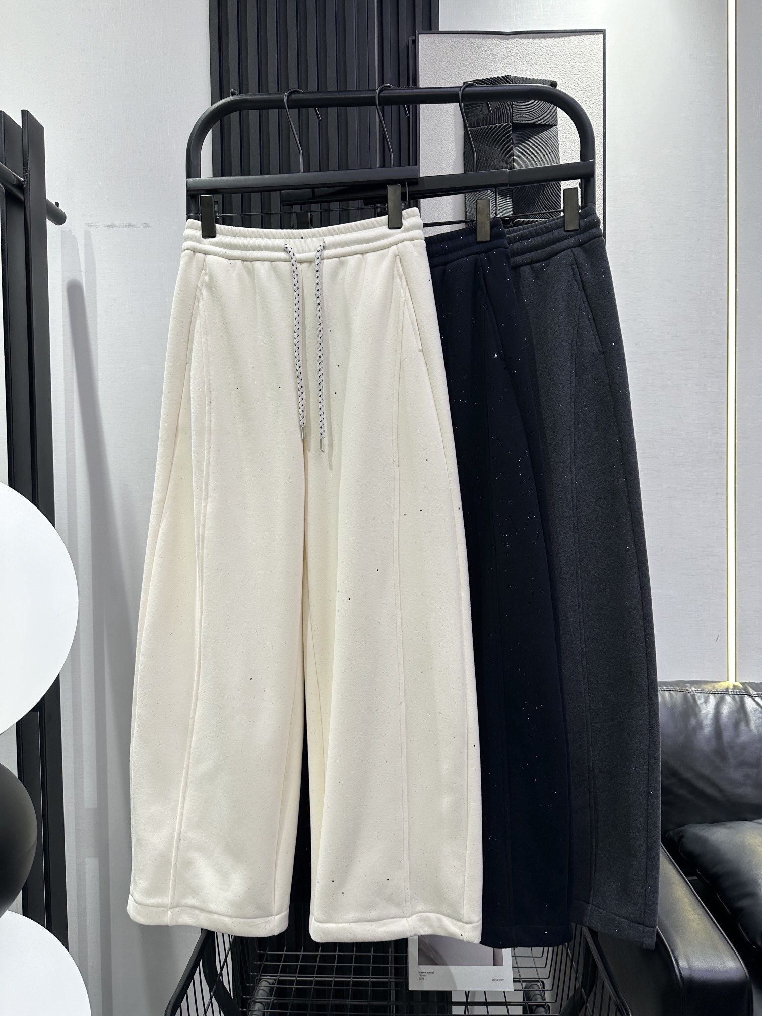 NO:590461,BALENCIAGA Balenciaga - hot style wool pants with fine sequins, composite wool material, plus thick velvet to keep warm, classic version slimming but not flattering, fashionable and foreign style, three colors smlxl,,balenciaga,balenciaga,alexander wang19860909BALENCIAGA 巴黎世家-爆款羊毛裤满细闪亮片复合羊毛料 加绒厚实保暖 经典版型显瘦不挑身材 时尚洋气 三色 smlxl,,balenciaga,balenciaga,alexander wang,Women's clothing