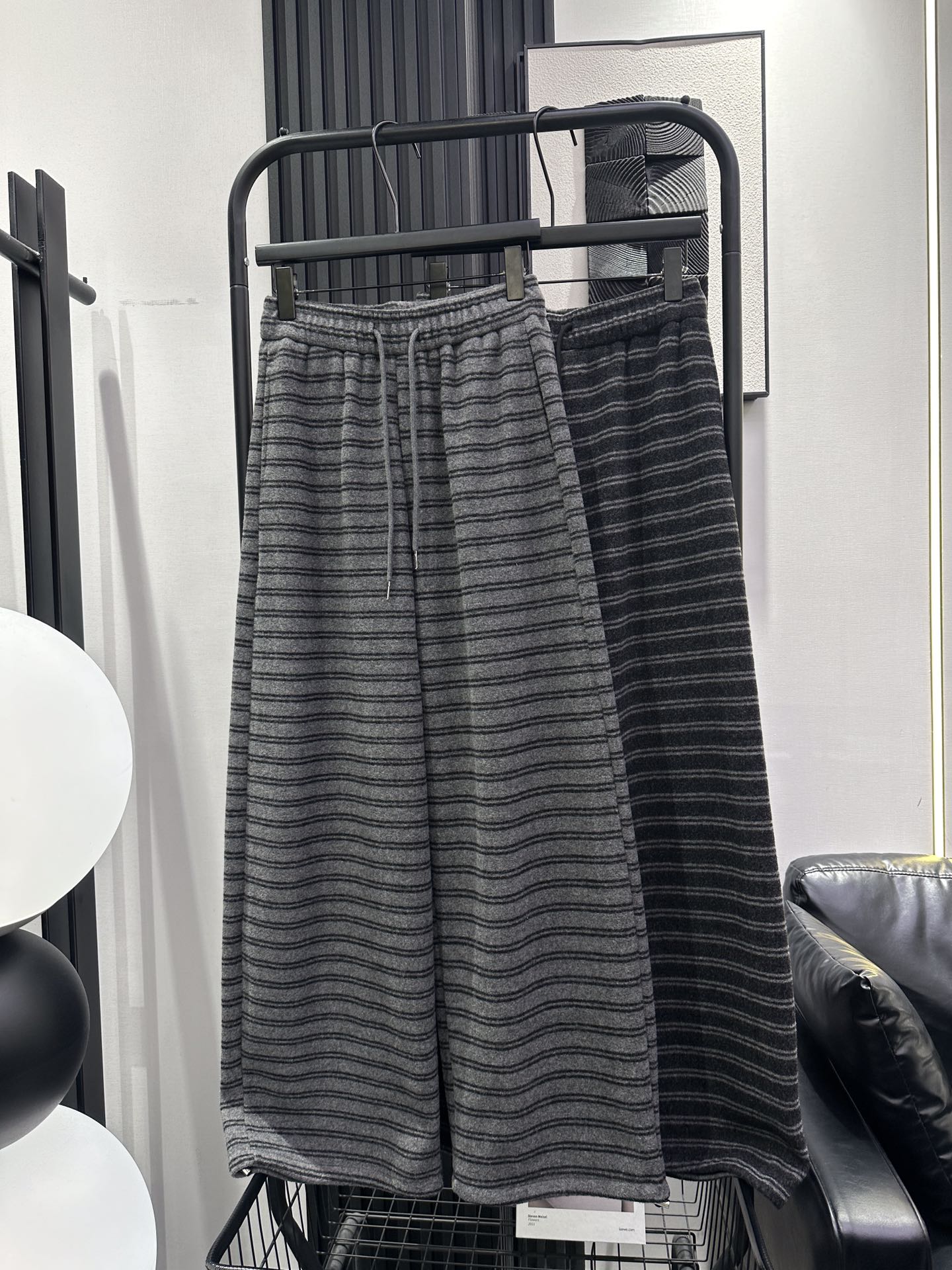 NO:591326,Acne studios - New style wool velvet pants with classic elements and stripes. The fabric is soft and super comfortable. The lazy style in winter is online. It is versatile and necessary for leisure and age reduction. Two colors smlxl,,acne studios,dior,alexander wang19860909Acne studios -新款羊毛绒裤经典元素条纹 面料柔软 超舒适 冬季慵懒风上线百搭休闲减龄必备 两色 smlxl,,acne studios,dior,alexander wang,Women's clothing