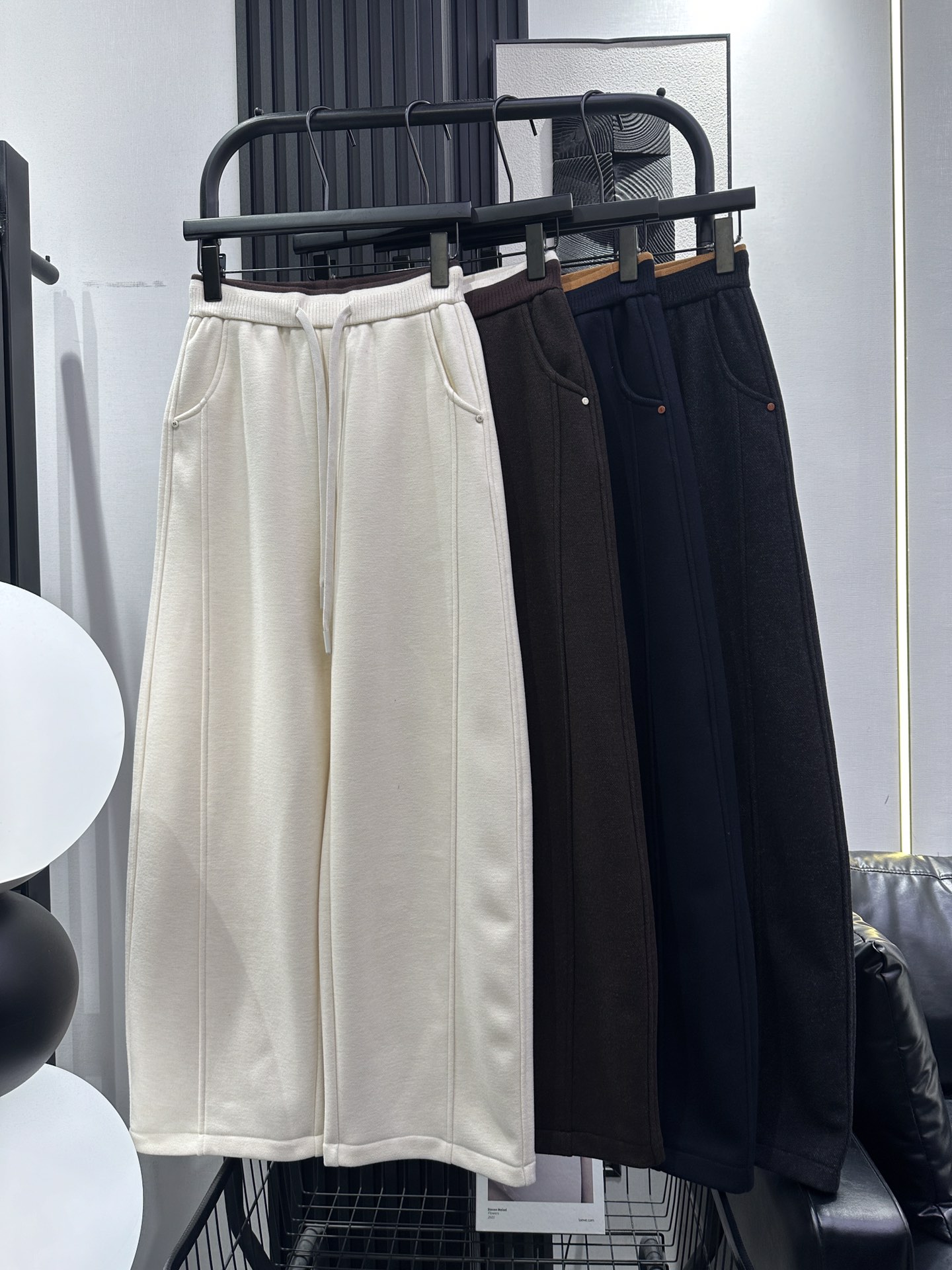 NO:656413,MM6* new style banana pants with N round nails in front pockets, contrasting color splicing design, velvet fabric, slightly loose fit, slim upper body, casual and versatile, four colors, smlxl, masion margiela, alexander wang19860909MM6*新款 前袋N圆钉香蕉裤 撞色拼接设计 加绒面料 版型微宽松 上身显瘦 休闲百搭 四色 smlxl,,masion margiela,alexander wang,Women's clothing