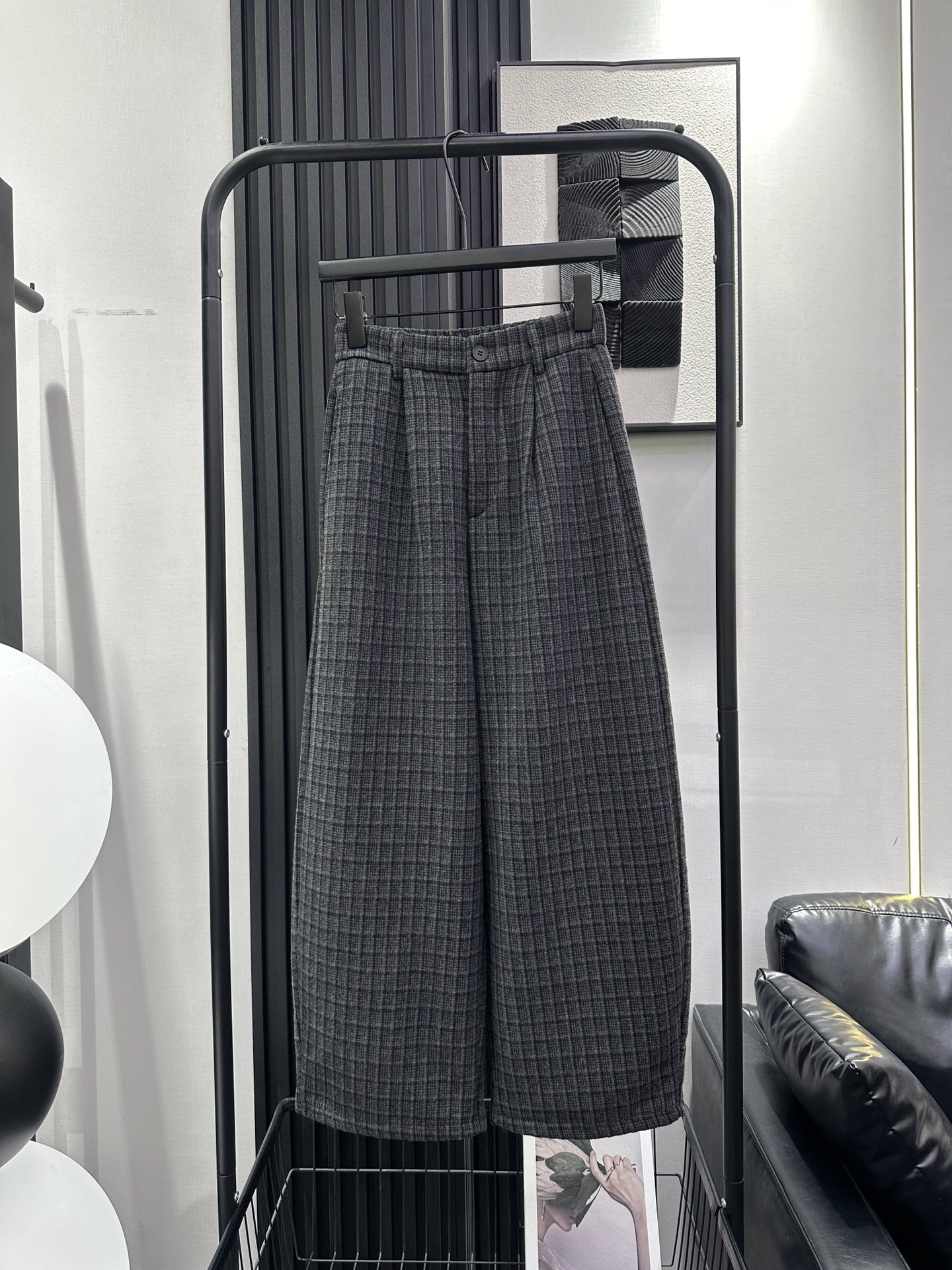 NO:627555,Acne studios _New velvet nine-point plaid trousers, scimitar trousers, very tolerant to the figure, very versatile colors, casual and lazy style, monochrome SMLXL,,acne studios,dior,alexander wang19860909Acne studios _新款加绒九分格子裤弯刀裤型 对身材包容性强 颜色调非常百搭 休闲慵懒style 单色 SMLXL,,acne studios,dior,alexander wang,Women's clothing