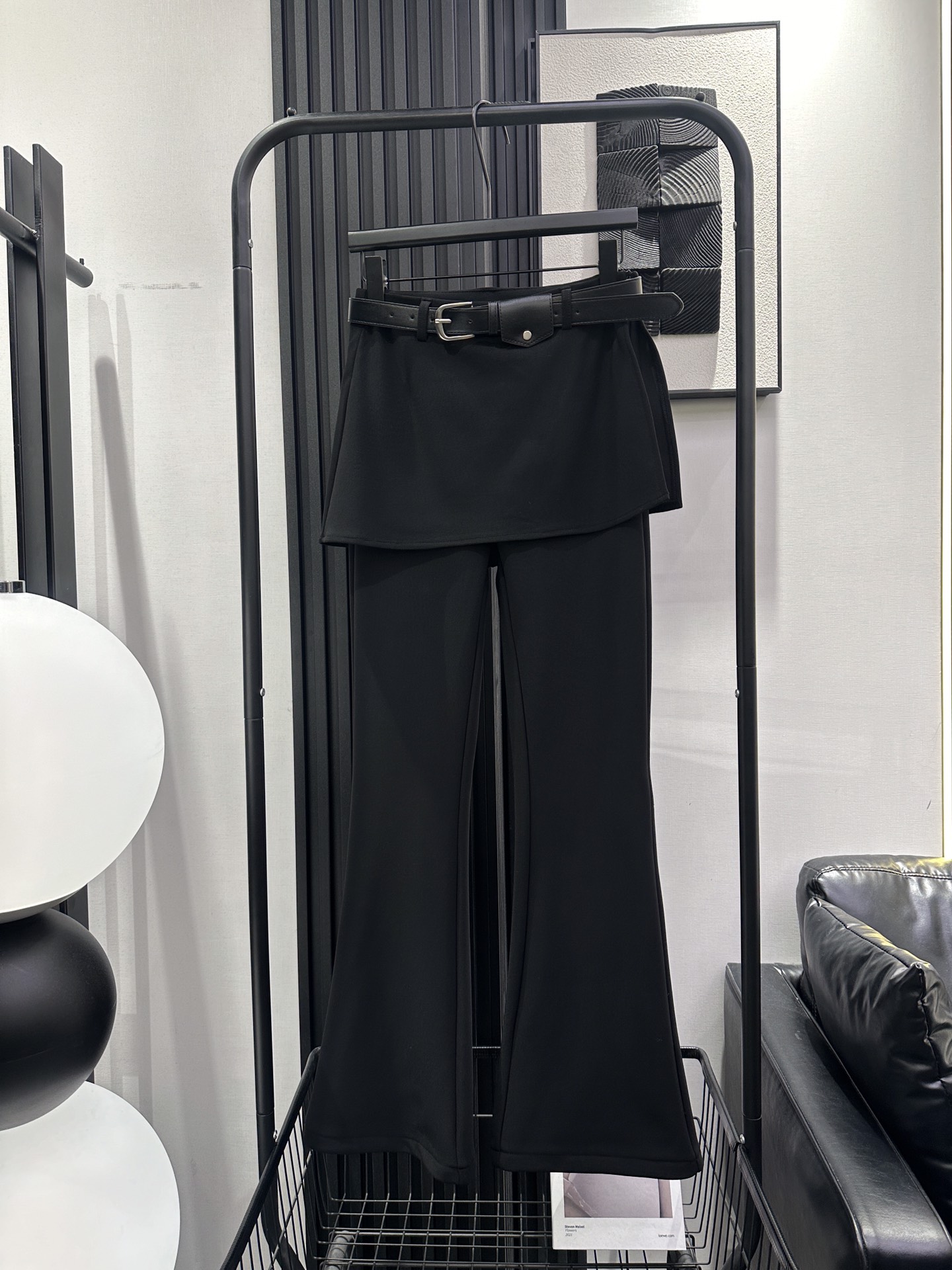 NO:628678,CELINE · Celine - popular high-waist fake two-piece velvet boot-cut trousers. Side zipper design. The fabric is slightly elastic. The upper body is fashionable and the legs are longer and slimmer. Versatile and age-reducing. The effect is very nice. Single color smlxl,,celine,celine,alexander wang19860909CELINE ·赛琳-爆款高腰假两件加绒微喇裤 侧拉链设计 面料微弹力 上身洋气显腿长显瘦 百搭又减龄 效果很nice 单色 smlxl,,celine,celine,alexander wang,Women's clothing