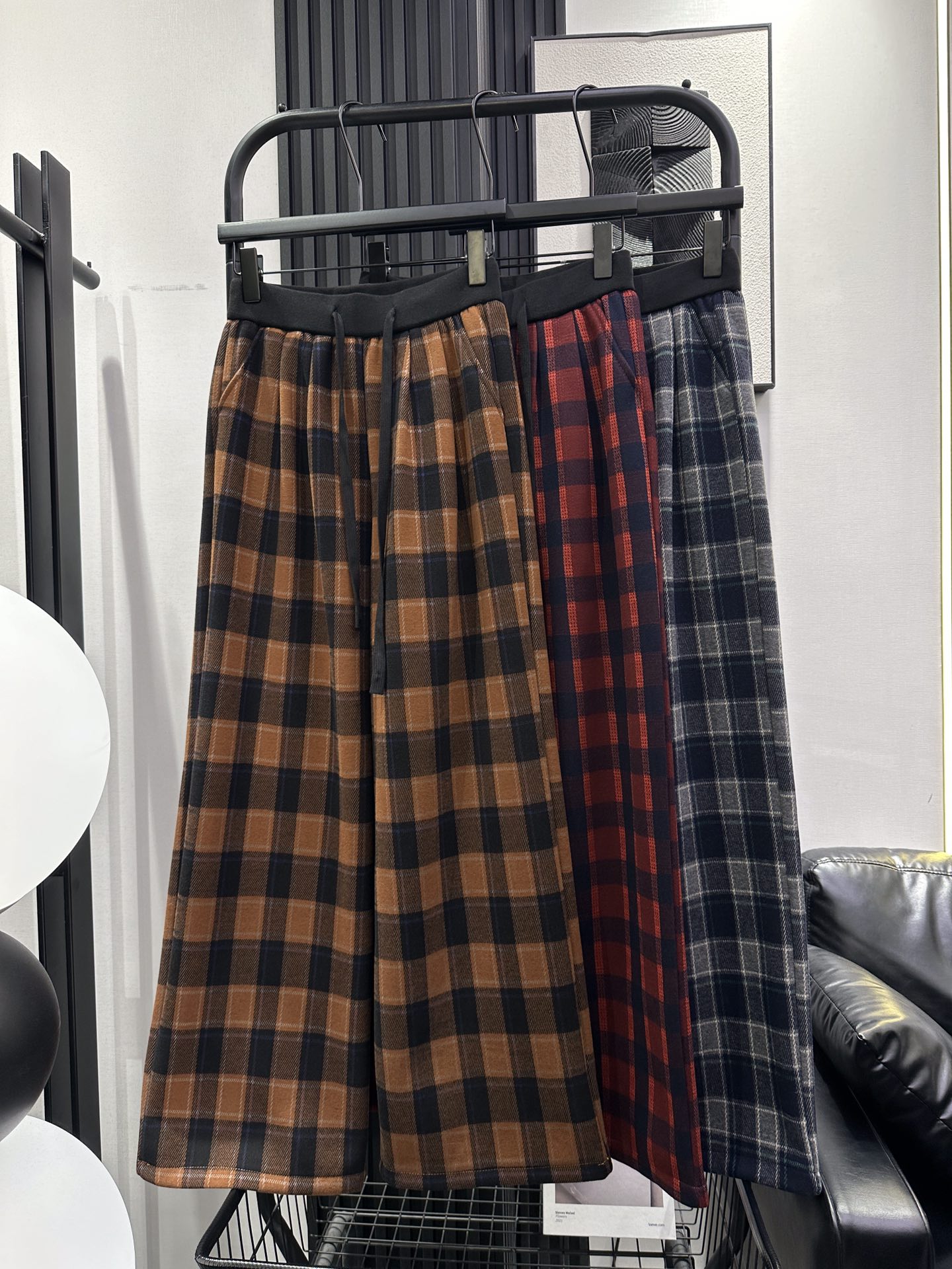 NO:658224,Acne studios new classic velvet large plaid wide-leg pants, elastic waist, strong tolerance, slimming upper body, three colors smlxl,,acne studios,dior,alexander wang19860909Acne studios 新款经典加绒大格子阔腿裤 松紧腰 包容性强 上身嘎嘎显瘦 三色 smlxl,,acne studios,dior,alexander wang,Women's clothing