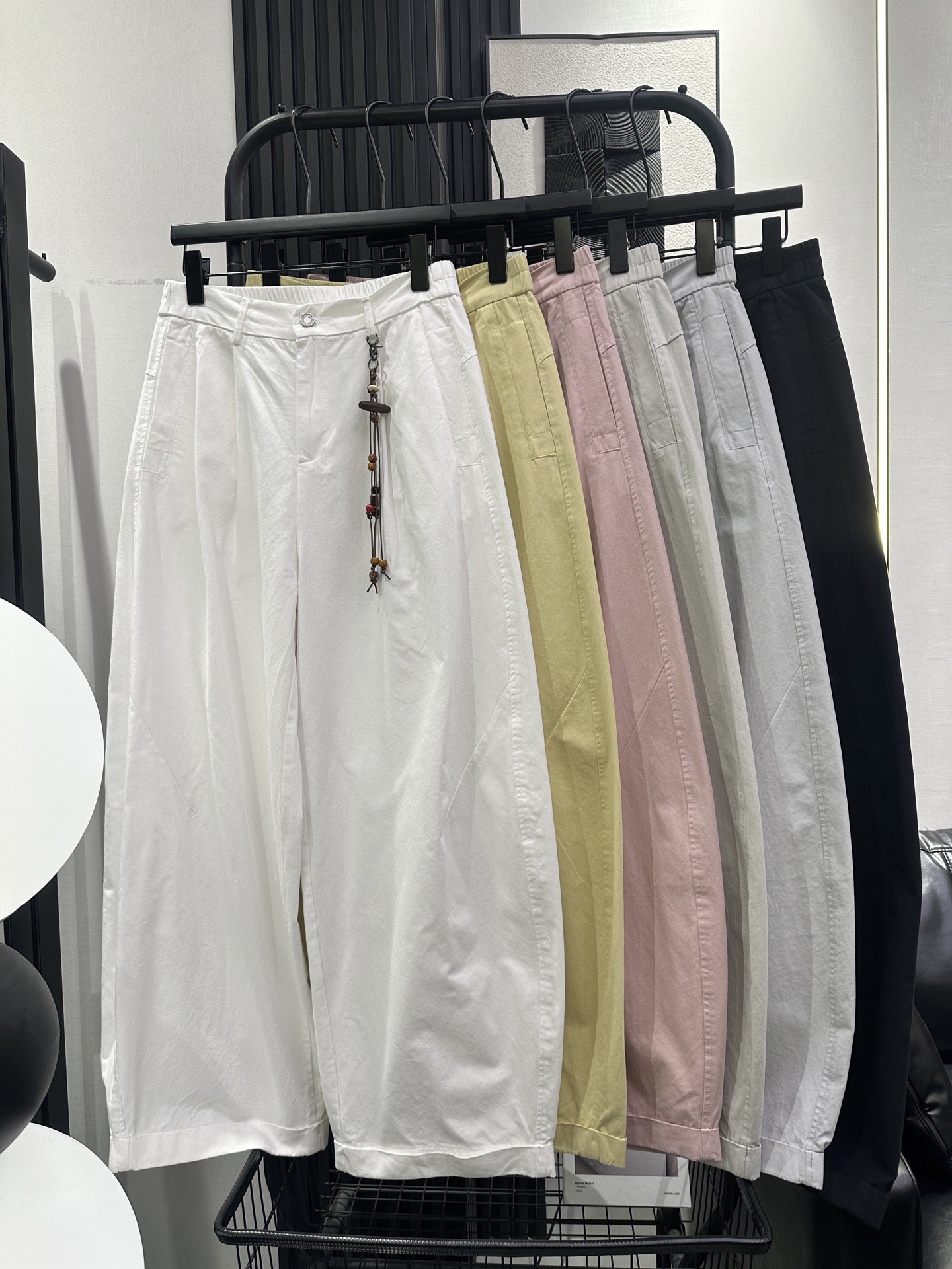 NO:697016,QOY-Spring and summer thin wide-leg pants with bead pendants. The elastic waist at the back is more tolerant. It can be easily controlled by thick hips and thighs. The upper body is full of fashion. Six colors smlxl,,19860909QOY-春夏薄款珠子挂件阔腿裤 后松紧腰包容性更强 胯大腿粗都能轻松驾驭 上身时尚感满满 六色 smlxl,,,Women's clothing
