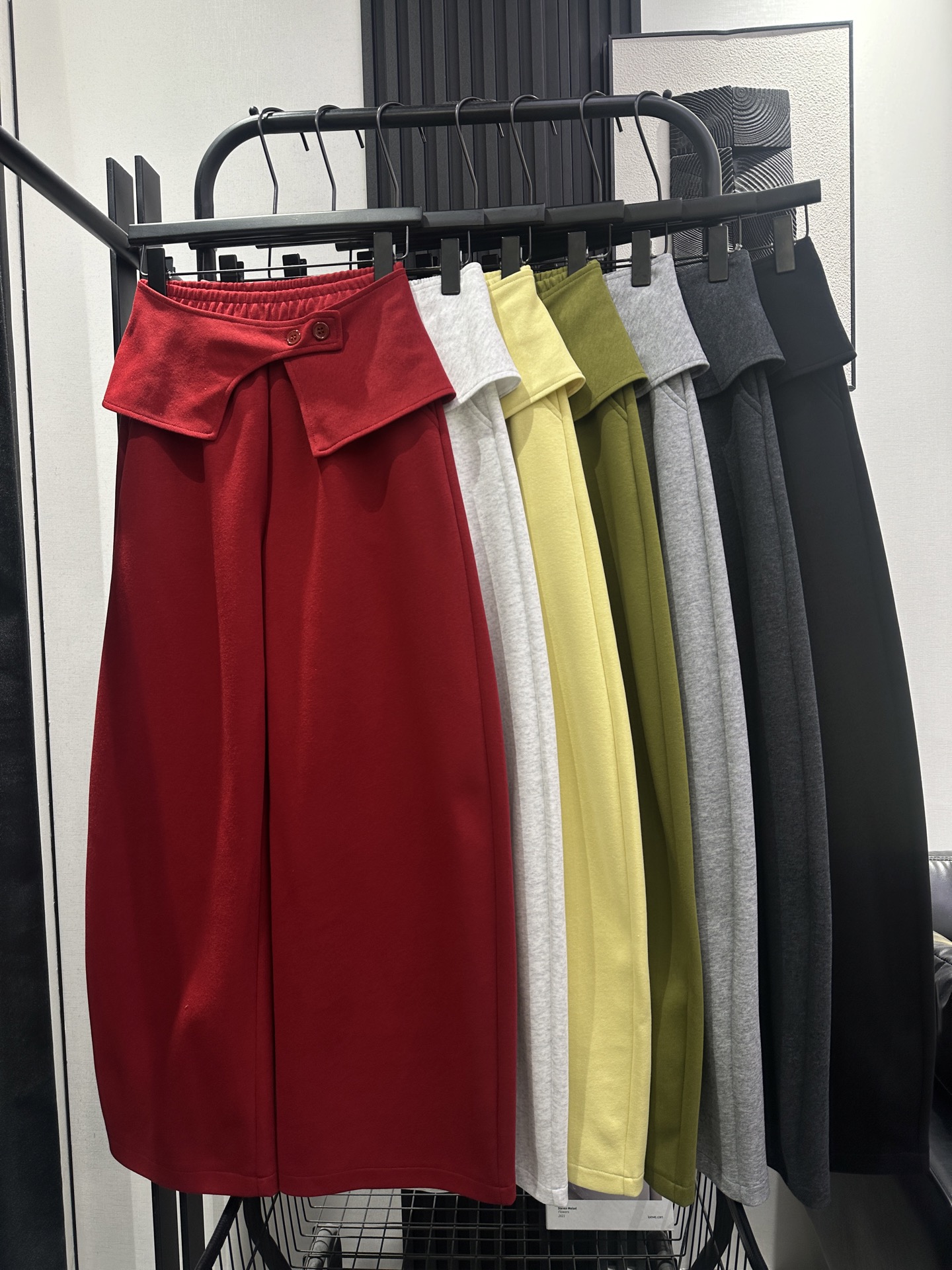 NO:716739,BALENCIAGA Balenciaga's new clean two-piece set of casual machete pants with detachable butt curtain, slightly loose version, fashionable and trendy, full of style, seven colors smlxl,,balenciaga,balenciaga,19860909BALENCIAGA 巴黎世家 新款 净版两件套休闲弯刀裤 可拆卸屁帘 微宽松版型 时尚潮流 洋气十足 七色 smlxl,,balenciaga,balenciaga,,Women's clothing