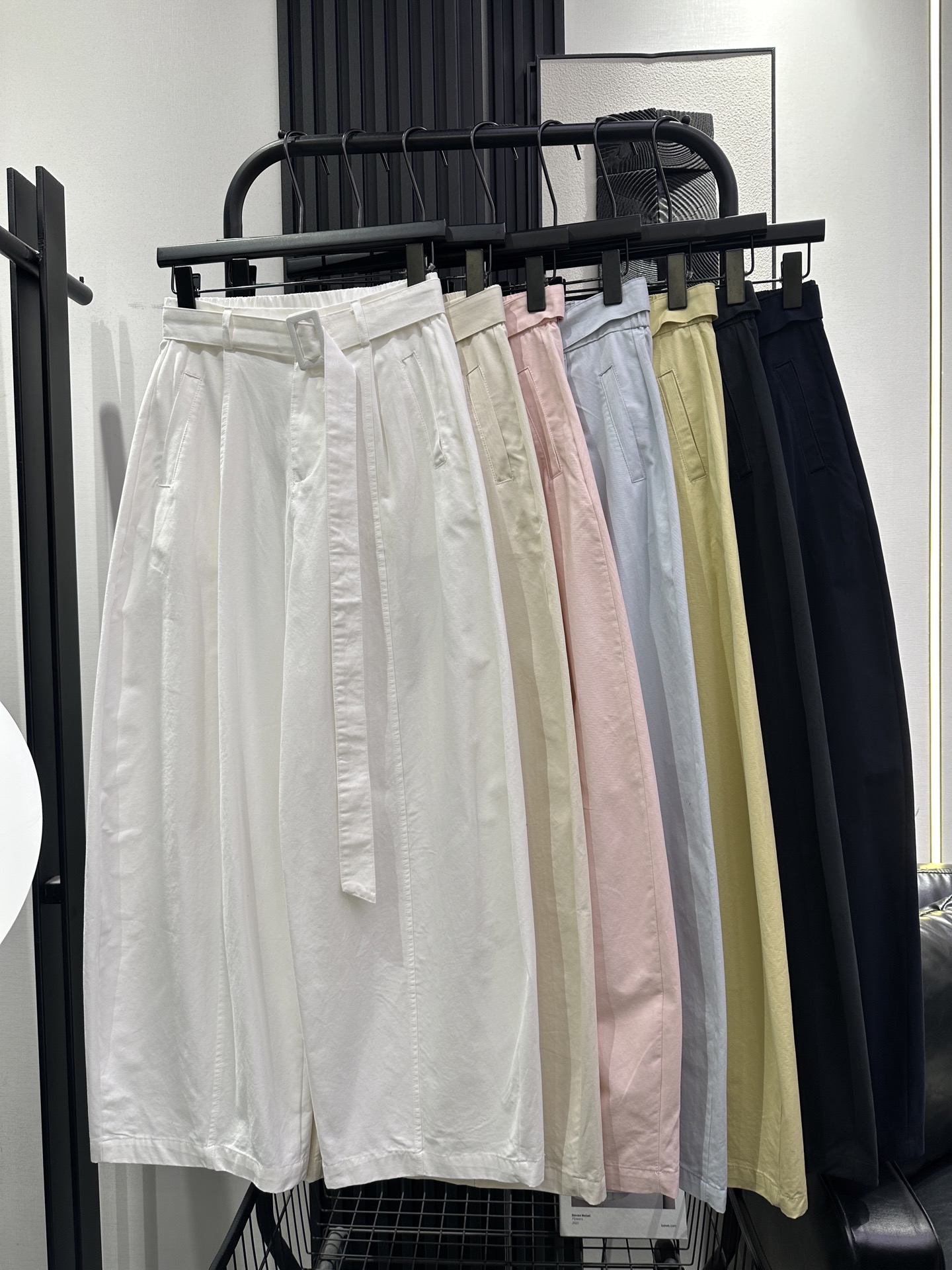NO:734723,QOY-New popular belted balloon pants. Cotton fabric is super comfortable. Loose fit design. The upper body effect is slimmer. Strong tolerability. Seven colors smlxl,,19860909QOY-新款 爆款腰带气球裤 棉布料超舒服 宽松版型设计 上身效果显瘦 包容性强 七色 smlxl,,,Women's clothing