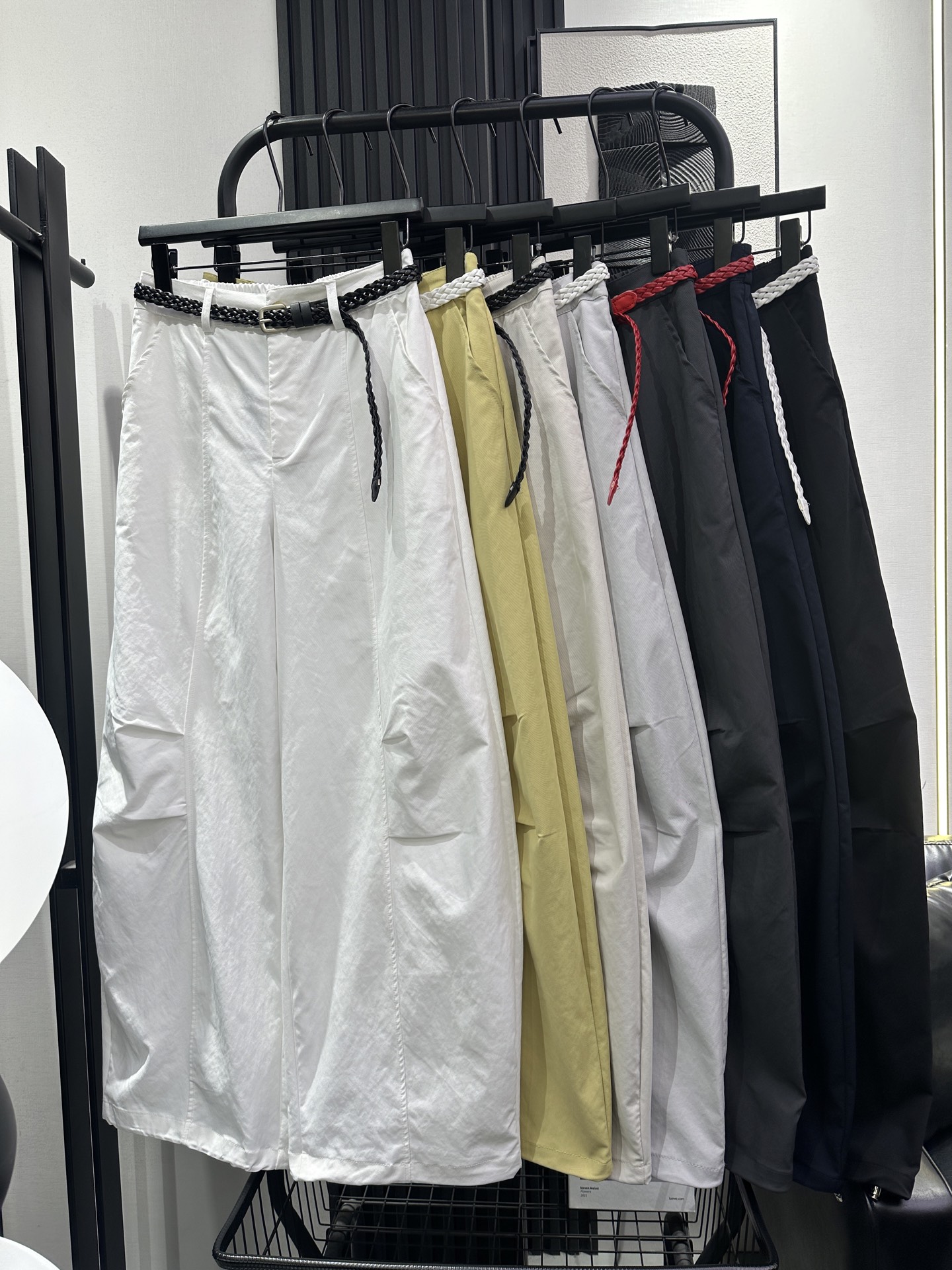 NO:734729,BALENCIAGA Balenciaga - New style Korean style balloon pants with woven belts. Slightly loose fit. The upper body is very nice. Full of laziness. Fashionable and stylish. Seven colors. smlxl,,balenciaga,balenciaga,19860909BALENCIAGA 巴黎世家-新款 编织皮带韩版气球裤 版型微宽松 上身非常好看 慵懒感满满 时尚又洋气 七色 smlxl,,balenciaga,balenciaga,,Women's clothing