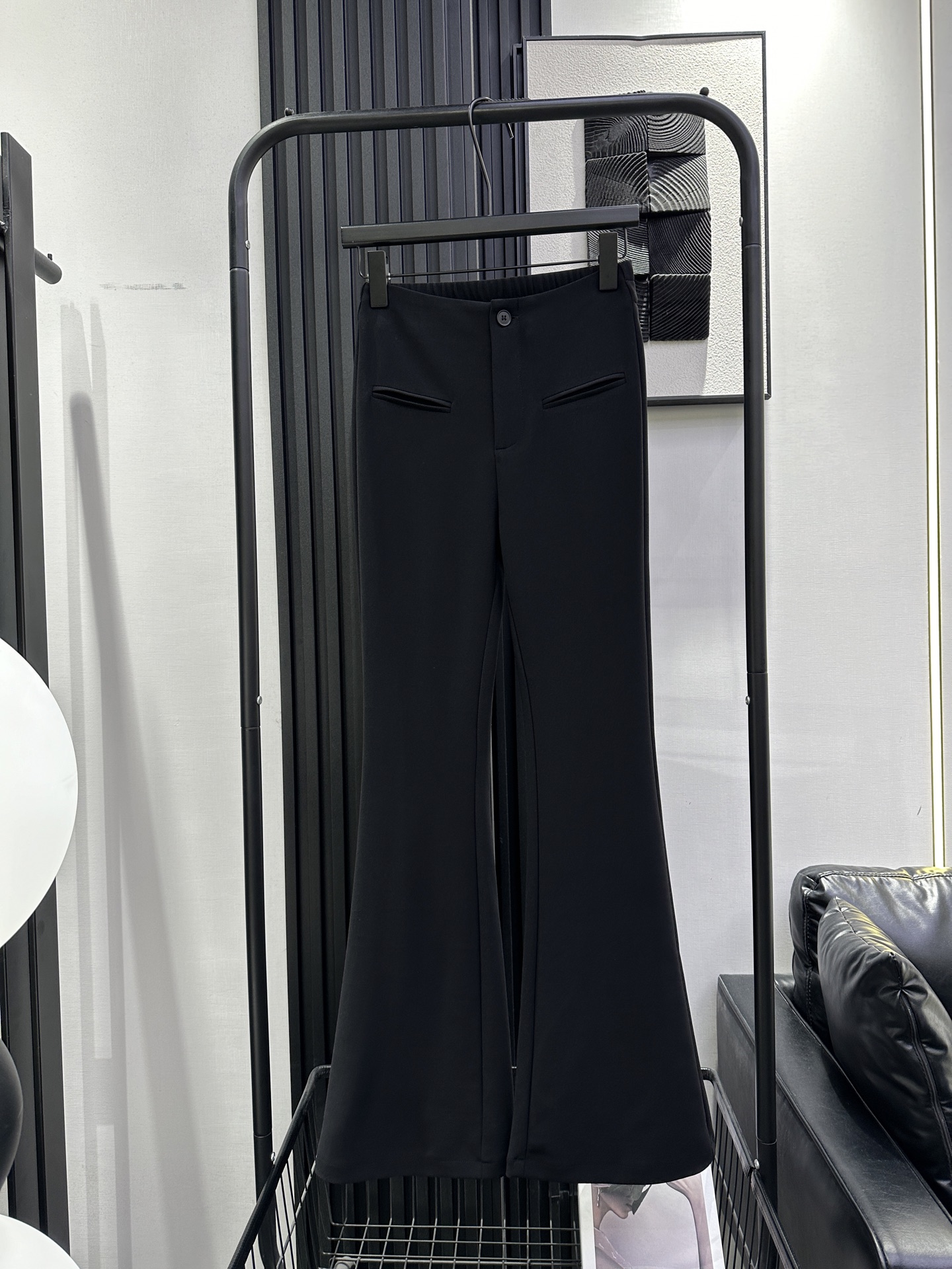 NO:738247,BOTTEGA VENETA's new boot-cut trousers, one-line fake pockets, elasticated back design, strong tolerability, good elasticity of fabric, super slim upper body, simple and elegant, versatile, single color, smlxl,,bottega veneta,19860909BOTTEGA VENETA 新款微喇裤一字假口袋 后松紧设计 包容性强 面料弹力好 上身超显瘦 简约大气又百搭 单色 smlxl,,bottega veneta,,Women's clothing