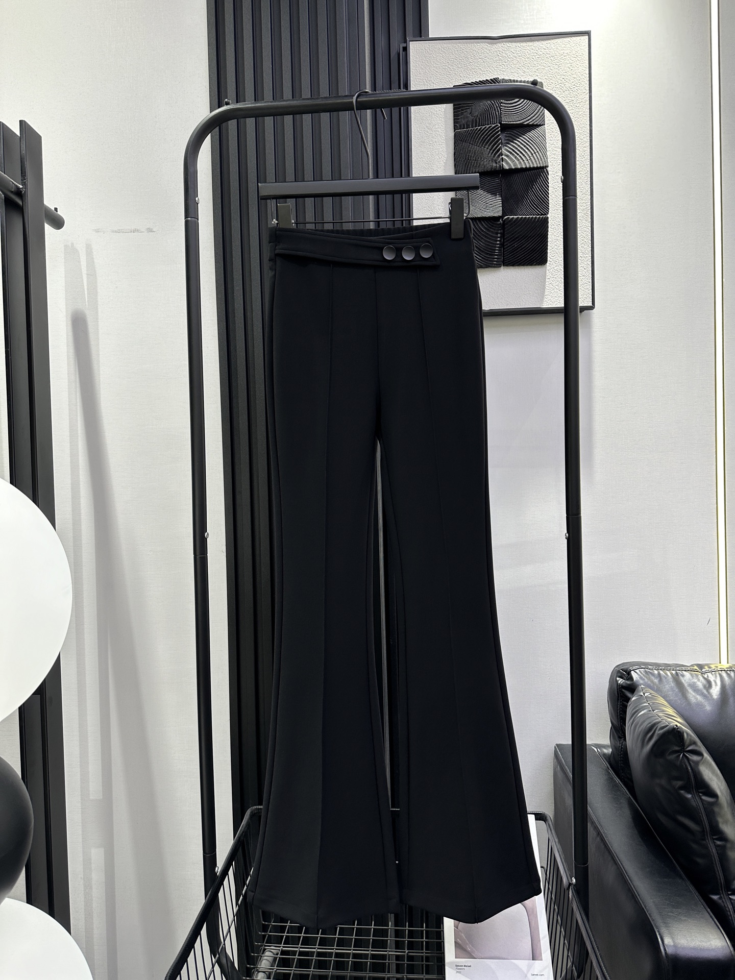 NO:738245,CELINE · Celine - new high-waisted thin modified boot-cut trousers. The fabric has elasticity. The upper body is stylish and the legs are longer and slimmer. It is versatile and reduces age. The effect is very nice. Single color smlxl,,celine,celine,19860909CELINE ·赛琳-新款高腰薄款修饰微喇裤 面料自带弹力 上身洋气显腿长显瘦 百搭又减龄 效果很nice 单色 smlxl,,celine,celine,,Women's clothing