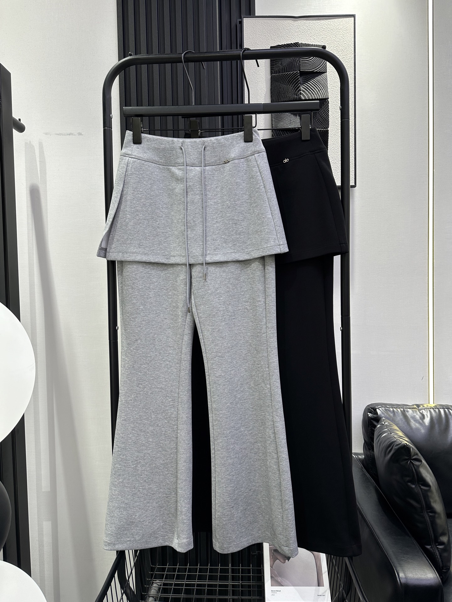 NO:738243,alo-new style elastic waist fake two-piece bootcut pants, micro-elastic fabric, western style and fashionable, the upper body looks slimmer, the legs look longer, two colors smlxl,,19860909alo-新款 橡筋腰假两件屁帘微喇裤 微弹力面料 洋气又时尚 上身巨显瘦 显大长腿 两色 smlxl,,,Women's clothing