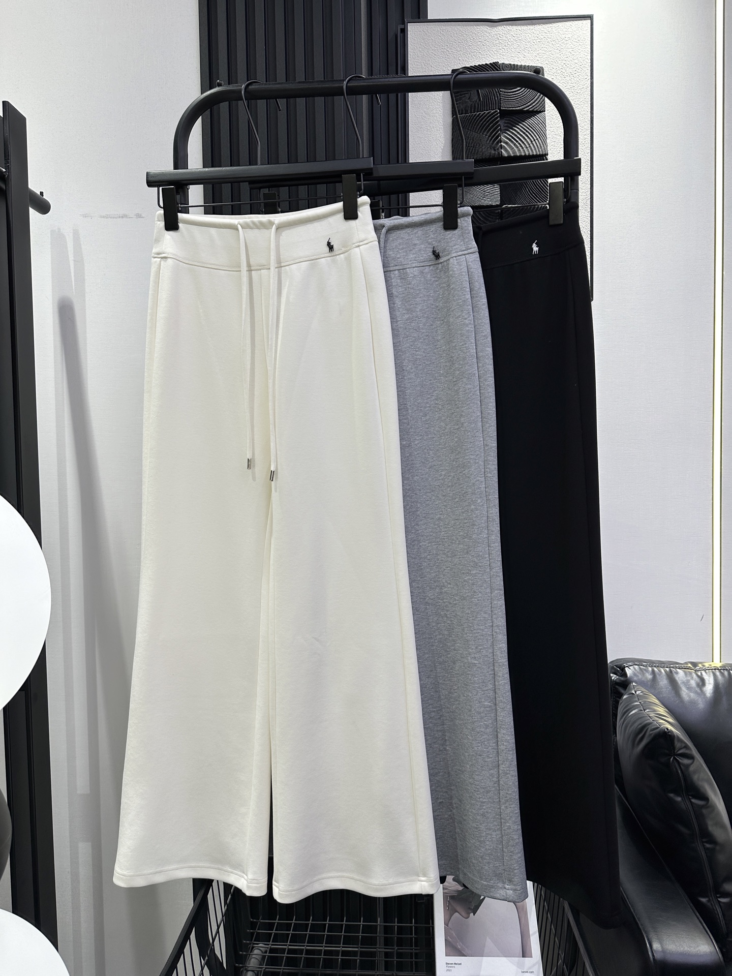 NO:738234,QOY - Popular metal brand thin boot-cut trousers. High waist design to modify the leg shape. Metal brand embellishment adds personality. Boot-cut trouser legs are elongated. Versatile style. Fabric is super comfortable. Three colors smlxl,,19860909QOY-爆款金属牌薄款微喇裤 高腰设计修饰腿型 金属牌点缀更显个性 微喇裤腿拉长比例 百搭款式 面料超舒服 三色 smlxl,,,Women's clothing