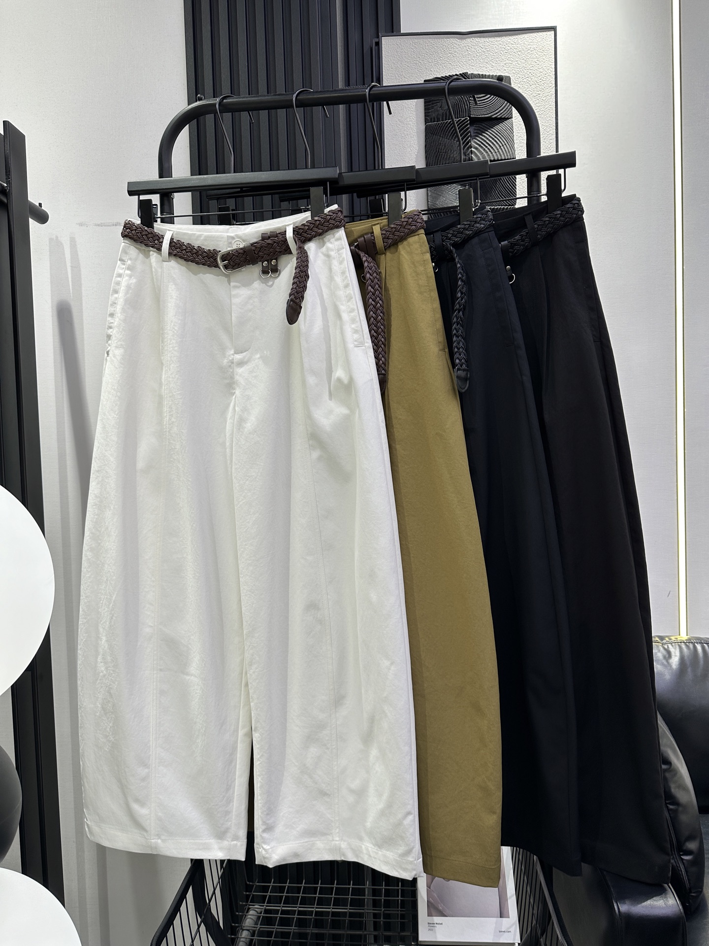 NO:738667,BOTTEGA VENETA-New woven belt casual scimitar pants, stylish upper body, minimalist, big-brand style, full of high-end feel, four colors smlxl,,bottega veneta,19860909BOTTEGA VENETA-新款编织腰带休闲弯刀裤 版型上身洋气 极简主义 大牌范儿 高级感十足 四色 smlxl,,bottega veneta,,Women's clothing