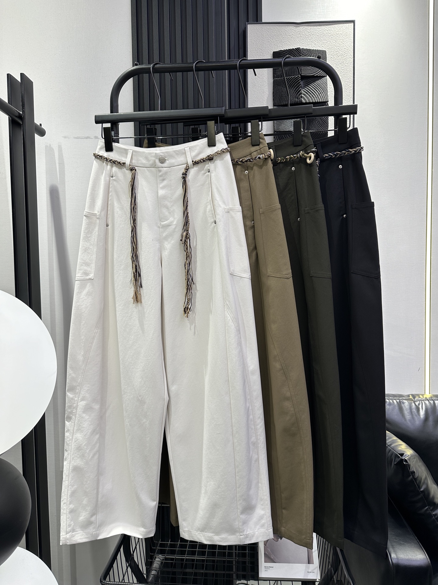 NO:738691,BALENCIAGA - New braided twist belt casual scimitar pants. Customized fabric. Soft and comfortable. The upper body is slimmer and the legs are longer. Recommended four colors: smlxl,,balenciaga,balenciaga,19860909BALENCIAGA 巴黎世家-新款编制麻花腰带休闲弯刀裤 定制面料 柔软舒适 上身显瘦又显腿长 推荐 四色 smlxl,,balenciaga,balenciaga,,Women's clothing