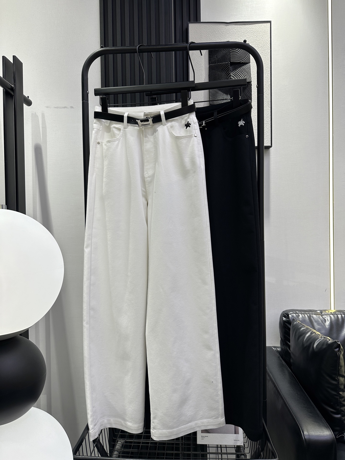 NO:738680,HERMS - Pocket embroidery with belt straight pants, high-waisted washed soft denim fabric, super correct fit, especially good-looking on the upper body, full of relaxation, two colors smlxl,,hermes,hermes,19860909HERMS 爱马仕-口袋刺绣搭配皮带直筒裤 高腰水洗软牛仔面料 版型超正 上身特别好看 松弛感满满 两色 smlxl,,hermes,hermes,,Women's clothing