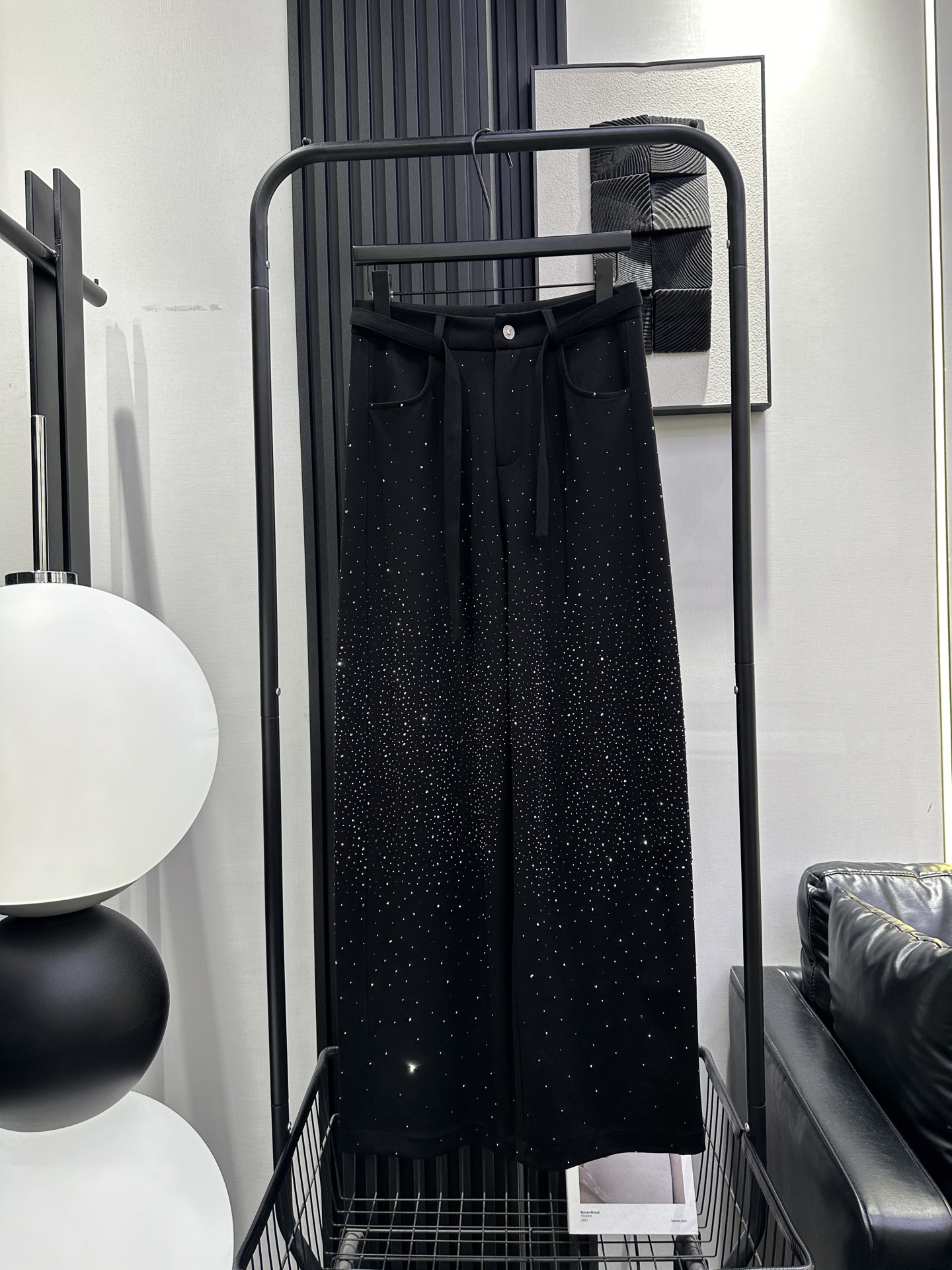 NO:738683,Alexander wang - King's new high-temperature ironing, fine glittering starry diamond straight pants, good fit, light and comfortable fabric, fashionable and versatile, single color smlxl,,alexander wang,19860909Alexander wang-大王 新款高温烫细闪满天星钻直筒裤 版型好 面料轻薄舒适 时尚百搭 单色 smlxl,,alexander wang,,Women's clothing