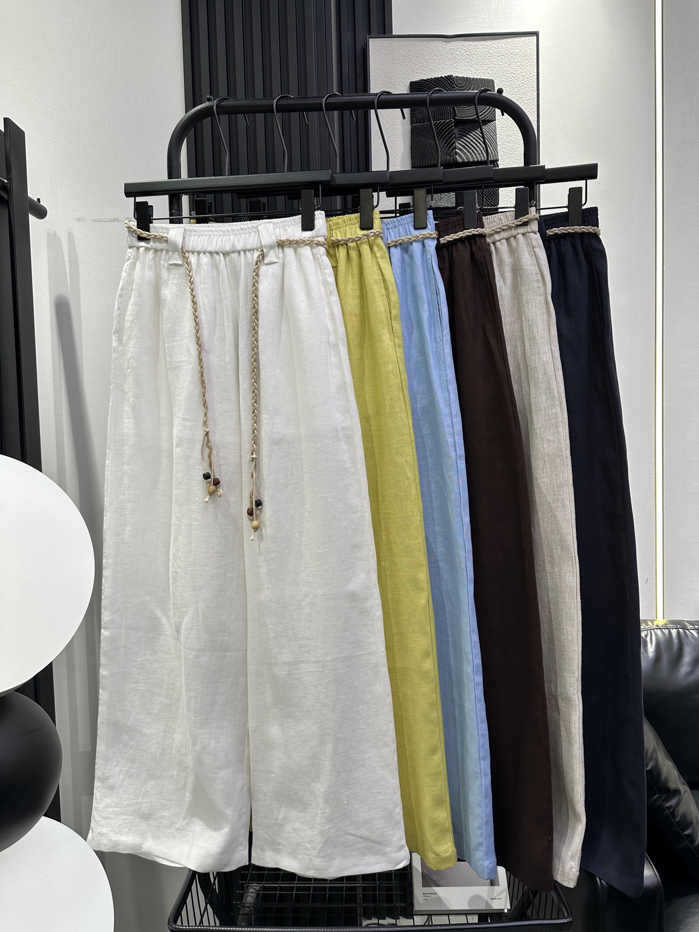 NO:738681,SAINT LAUREN* Saint Laurent's new linen wide-leg trousers with pockets and exquisite small shell buckle labels. The quality is very good. The version is very good. Minimalism. Super versatile. Big brands are online. smlxl,, saint laurent, saint laurent,19860909SAINT LAUREN* 圣罗兰 新款麻料阔腿裤口袋精致小贝壳扣标 品质很okk 版型非常好 极简主义 超百搭款 大牌上线smlxl,,saint laurent,saint laurent,,Women's clothing