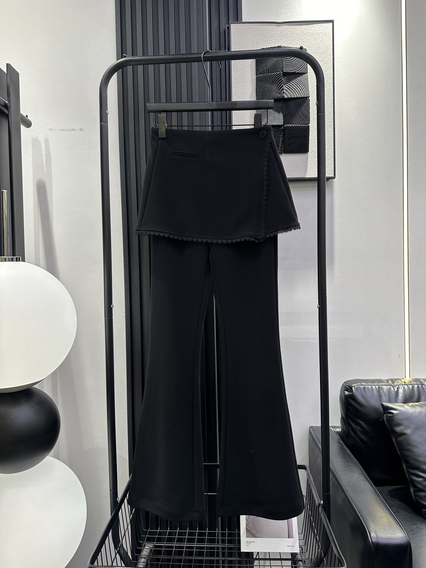 NO:748655,MiuMiu's hot-selling fake two-piece bootcut trousers-shaped butt curtain with lace edge design. High elastic fabric. It can be matched with women's casual wear. It is very versatile. The most important thing is that it is super slim. Recommended. Single color smlxl,,miumiu,19860909MiuMiu 爆款假两件微喇裤型屁帘蕾丝边设计 高弹力面料 女人休闲都可搭配 非常百搭 最主要是超显瘦 推荐 单色 smlxl,,miumiu,,Women's clothing