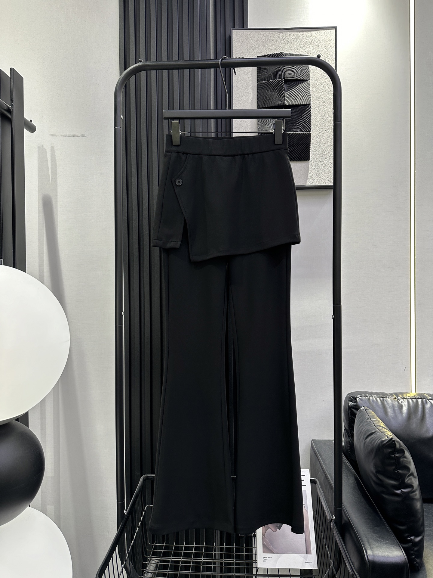 NO:751463,BOTTEGA VENETA continues its popular trend, fake two-piece thin boot-cut pants, high elastic fabric, the upper body is slimming and the legs are longer, solid color smlxl,,bottega veneta,19860909BOTTEGA VENETA 延续爆款 假两件薄款微喇裤 高弹力面料 上身巨显瘦 显大长腿 单色 smlxl,,bottega veneta,,Women's clothing