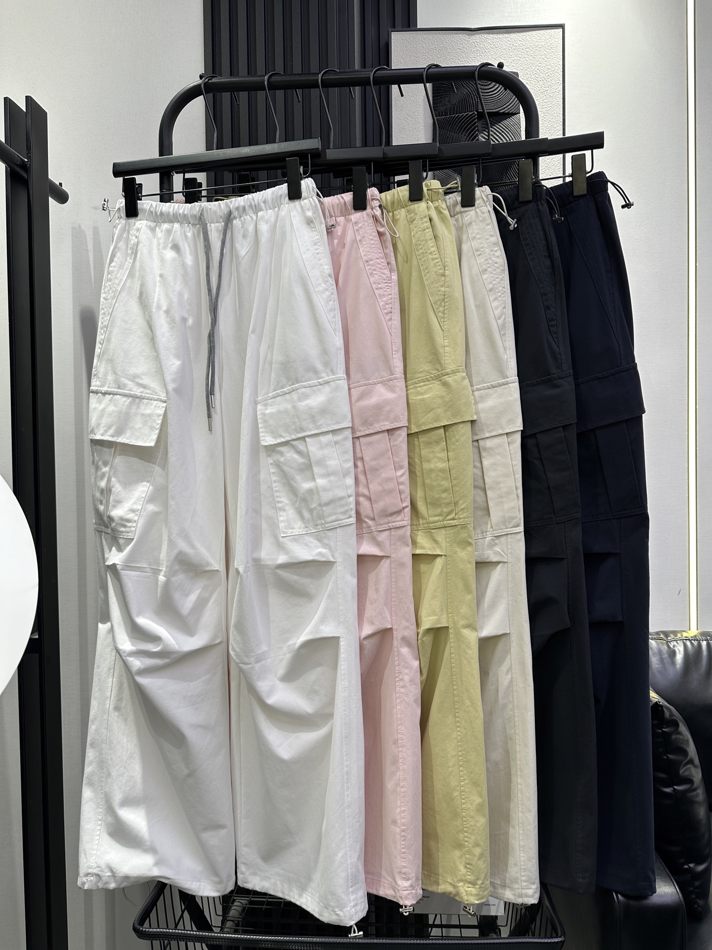 NO:751448,AS-New spring and summer thin material overalls. Cotton fabric has a strong texture. Lazy style pleated drawstring design. The trouser legs can be worn in two ways. Six colors smlxl,,19860909AS-新款 春夏薄料工装裤 棉布料质感超强 慵懒风褶皱抽绳设计 裤脚可两穿 六色 smlxl,,,Women's clothing