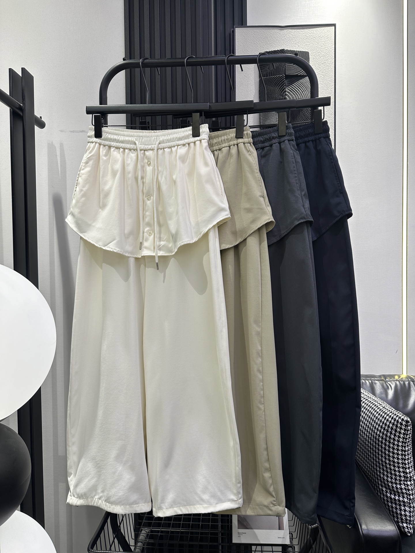 NO:753419,QOY- New washed cotton fake two-piece butt curtain casual pants. Good drape texture. The fabric is soft and comfortable. The trouser legs have drawstrings and can be worn in two ways. Fashionable and western-style. Four colors. smlxl,,19860909QOY- 新款水洗棉假两件屁帘休闲裤 垂坠质感好 面料柔软舒适 裤脚带抽绳可两穿 时尚洋气 四色 smlxl,,,Women's clothing