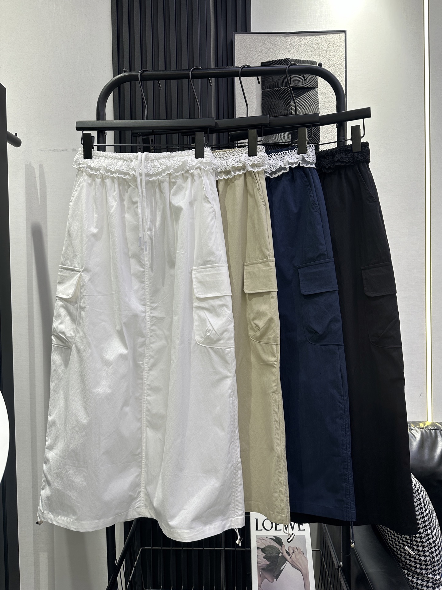 NO:753879,MIUMIU-New style casual long skirt with slit at the back. Spliced ​​lace waist and large pocket design. Positive fit. The upper body looks slimmer and younger. Versatile and simple style. Four colors. smlxl,,miumiu,skirts,19860909MIUMIU-新款后开叉休闲长裙 拼接蕾丝腰大口袋设计 版型正 上身显瘦减龄 百搭简约风格 四色 smlxl,,miumiu,skirts,,Women's clothing