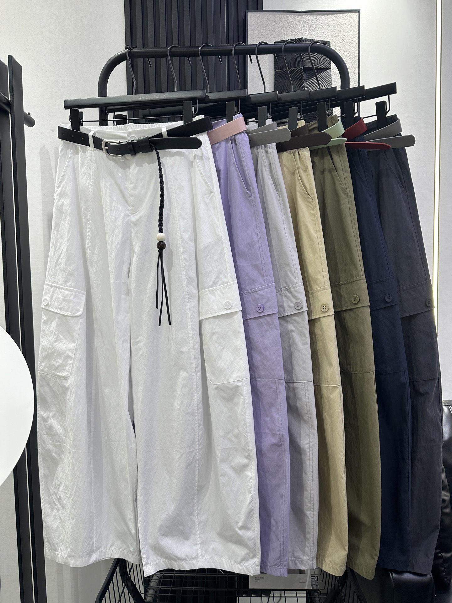 NO:790788,BALENCIAGA Balenciaga's new style simple version of large pocket casual overalls. The back elasticity is super tolerant. The fabric is very light and fashionable. Seven colors. smlxl,,balenciaga,balenciaga,19860909BALENCIAGA 巴黎世家 新款 简约版大口袋休闲工装裤 后松紧包容性超强 面料非常轻薄 时尚洋气 七色 smlxl,,balenciaga,balenciaga,,Women's clothing