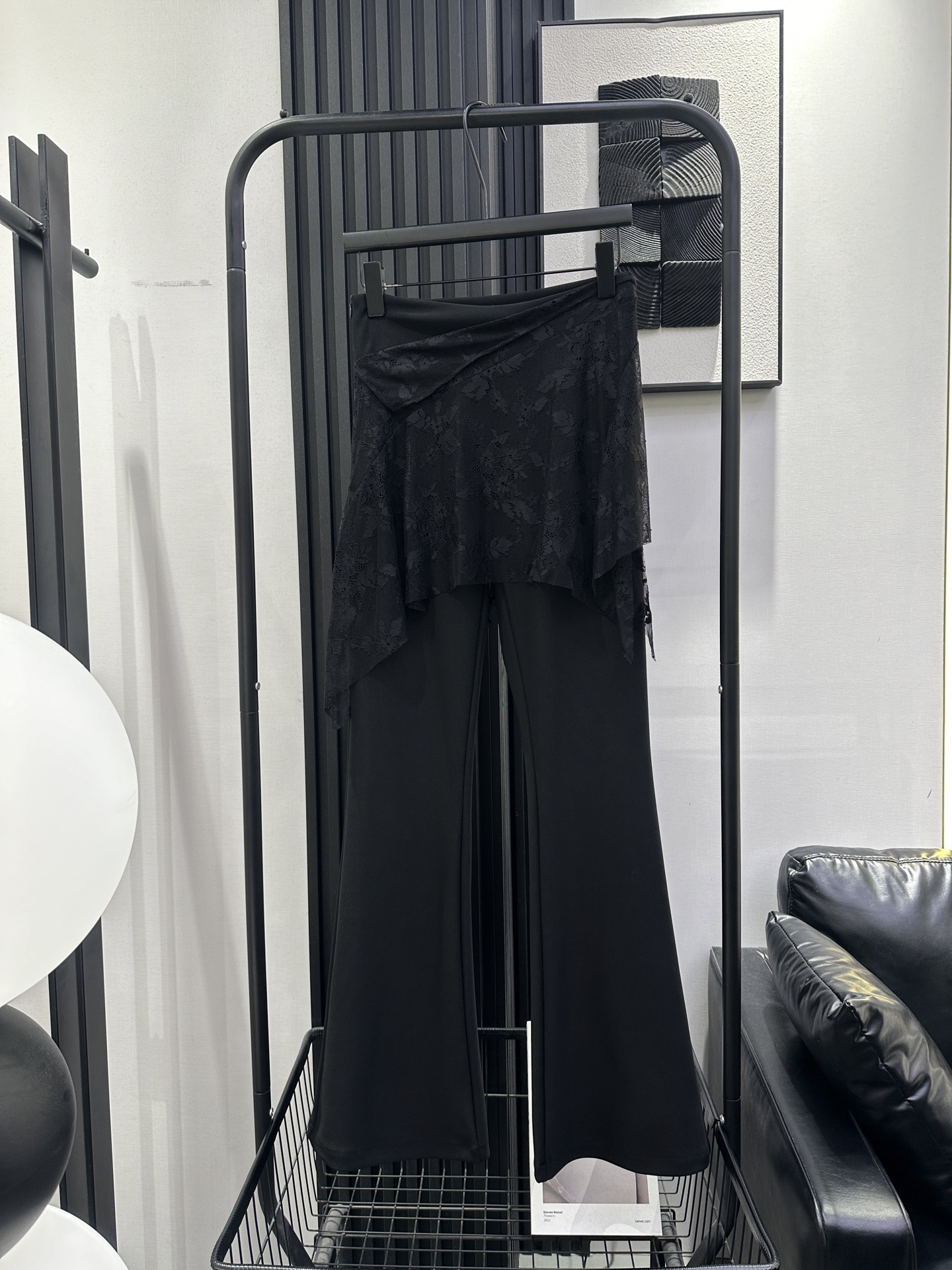NO:795372,MIUMIU-New lace spliced ​​butt curtain fake two-piece bootcut pants. The fabric is slightly elastic, breathable and comfortable. The fit is super good and comes with slimming pants. The upper body shows off the long legs. Recommended single color smlxl,,miumiu,19860909MIUMIU-新款蕾丝拼接屁帘假两件微喇裤 面料微弹力 透气舒适 版型超好自带显瘦裤型 上身尽显大长腿 推荐 单色 smlxl,,miumiu,,Women's clothing