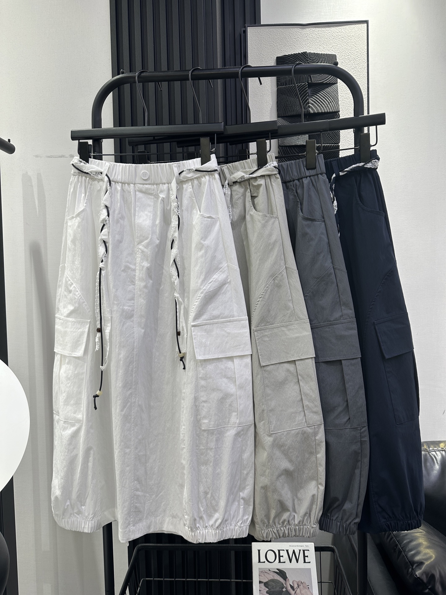 NO:792294,BALENCIAGA - New workwear skirt with large pockets on both sides and slit design at the back. The fabric is light, soft and comfortable. Very versatile. Casual and cool style. Four colors SMLXL,,balenciaga,balenciaga,skirts,19860909BALENCIAGA 巴黎世家-新款工装裙双侧大口袋 后做开叉设计 面料轻薄柔软舒适 非常的百搭 休闲酷酷风 四色 SMLXL,,balenciaga,balenciaga,skirts,,Women's clothing