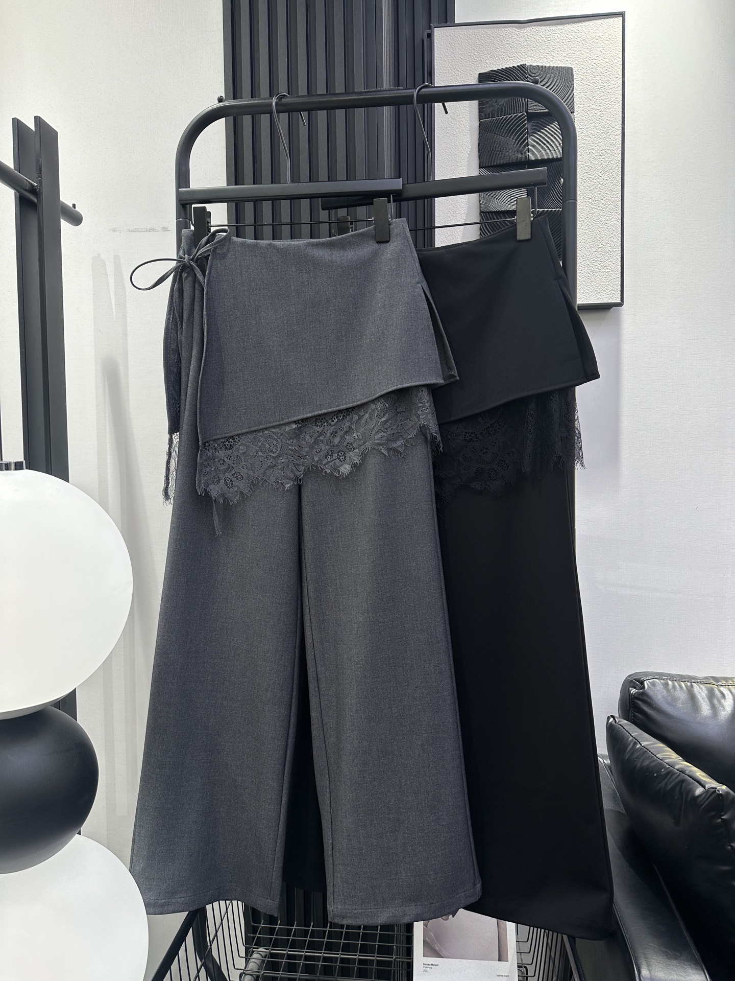 NO:792918,miumiu new style two-piece fake lace butt curtain straight trousers. The fabric is super soft and comfortable. The new popular series is fashionable and stylish. Full of high-end feeling. Two colors smlxl,,miumiu,19860909miumiu 新款 假两件蕾丝花边屁帘直筒西裤 面料超柔软舒适 新爆款系列时尚洋气 高级感满满 两色 smlxl,,miumiu,,Women's clothing