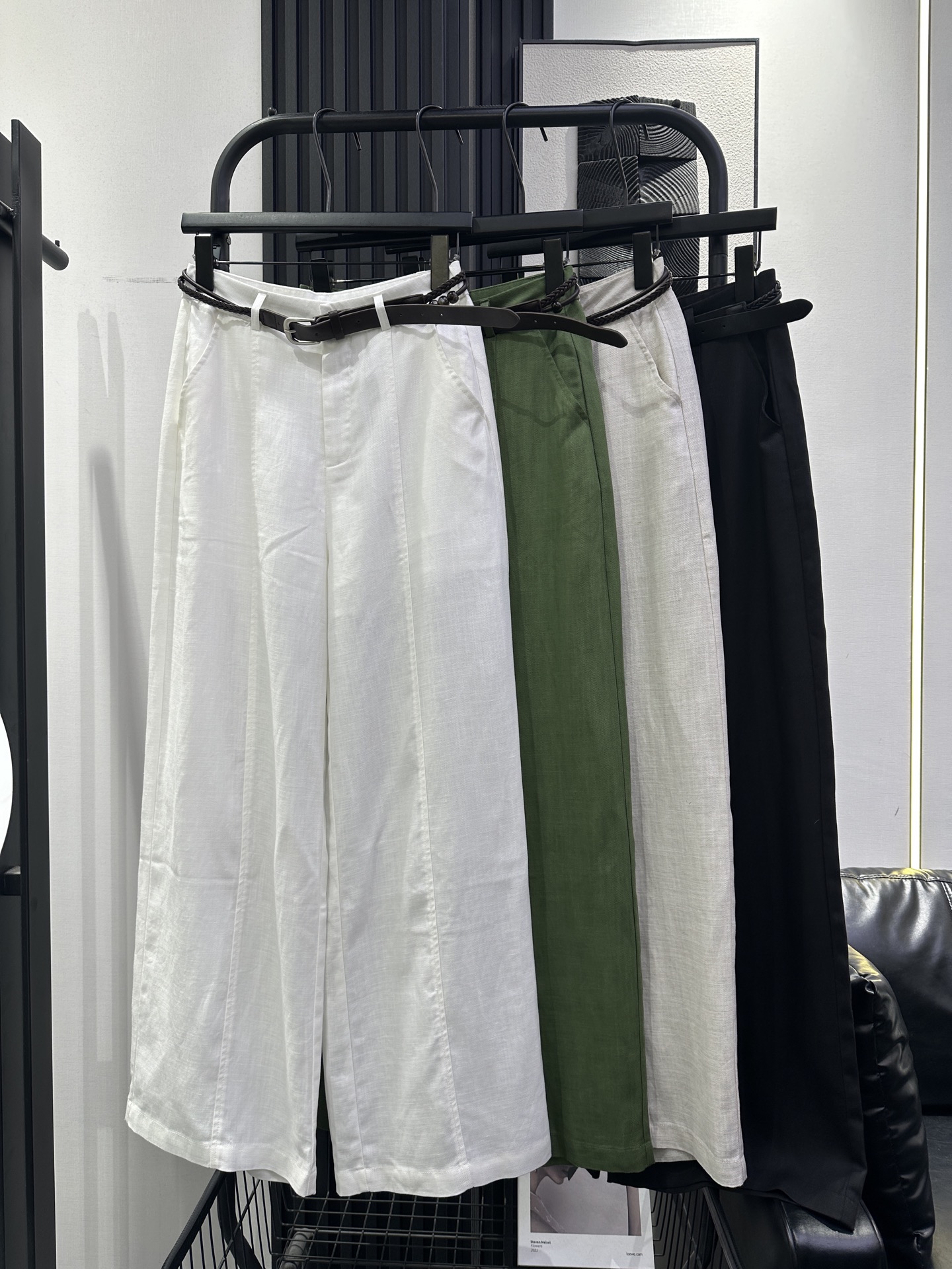 NO:794829,YSL Saint Laurent - New Tencel linen wide-leg pants with a belt. The fabric is light and breathable. The upper body looks slimmer and taller at the same time. The drape feels breathtaking when you walk. Close your eyes and enter. Four colors: smlxl,, saint laurent, saint laurent,19860909YSL圣罗兰-新款天丝麻阔腿裤搭配腰带 面料轻薄透气 上身显瘦显高两不误 垂坠感走路带风 闭眼入 四色 smlxl,,saint laurent,saint laurent,,Women's clothing