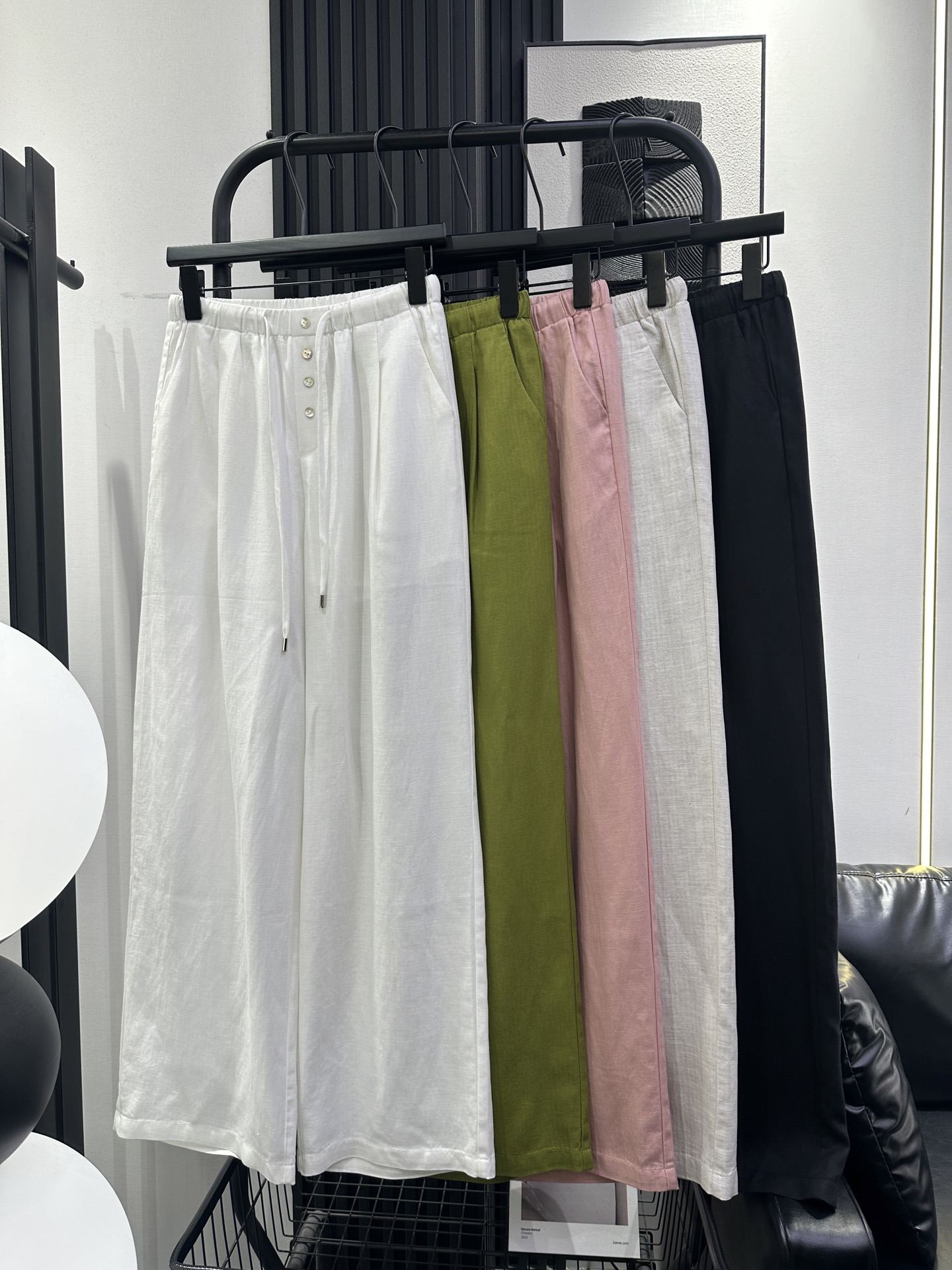 NO:796272,YSL Saint Laurent - New Tencel linen wide-leg pants. The fabric is breathable, skin-friendly and drapey. The button-down design is simple and elegant. The wide-leg pants shape modifies the leg shape. It makes you look slimmer and taller. It is easy to wear with a sense of luxury. Five colors smlxl,, saint laurent, saint laurent,19860909YSL圣罗兰-新款天丝亚麻阔腿裤 面料透气亲肤有垂感 排扣设计简约大气 阔腿裤型修饰腿型 显瘦又显高 轻松穿出高级感 五色 smlxl,,saint laurent,saint laurent,,Women's clothing
