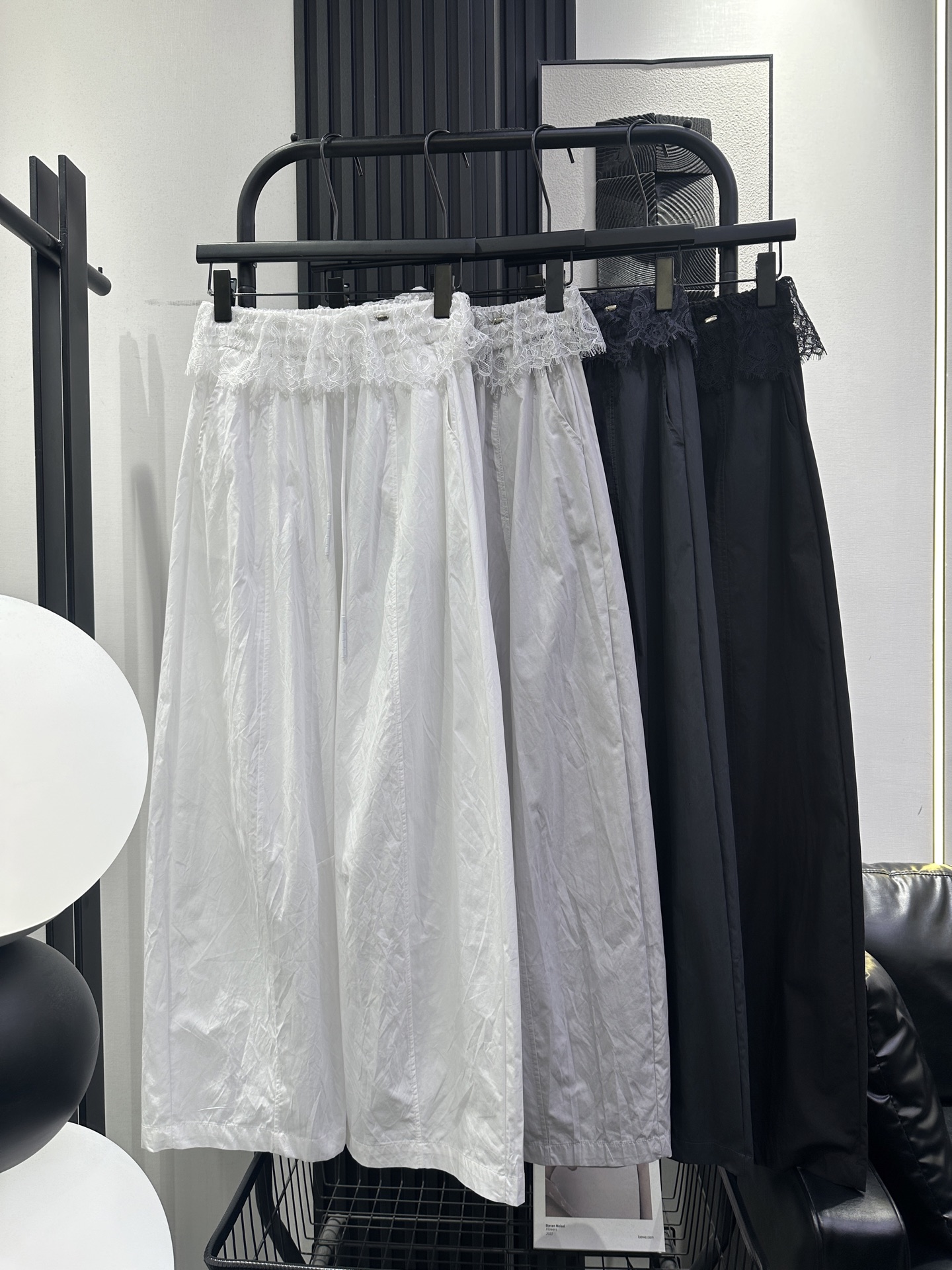 NO:796268,miumiu-New French style sweet lace spliced ​​balloon pants. The upper body is breathable, exquisite and beautiful. It is very tolerant and versatile. Four colors. smlxl,,miumiu,19860909miumiu-新款法式甜美蕾丝拼接气球裤 上身透气精致又好看 包容性超强 百搭不挑人 四色 smlxl,,miumiu,,Women's clothing