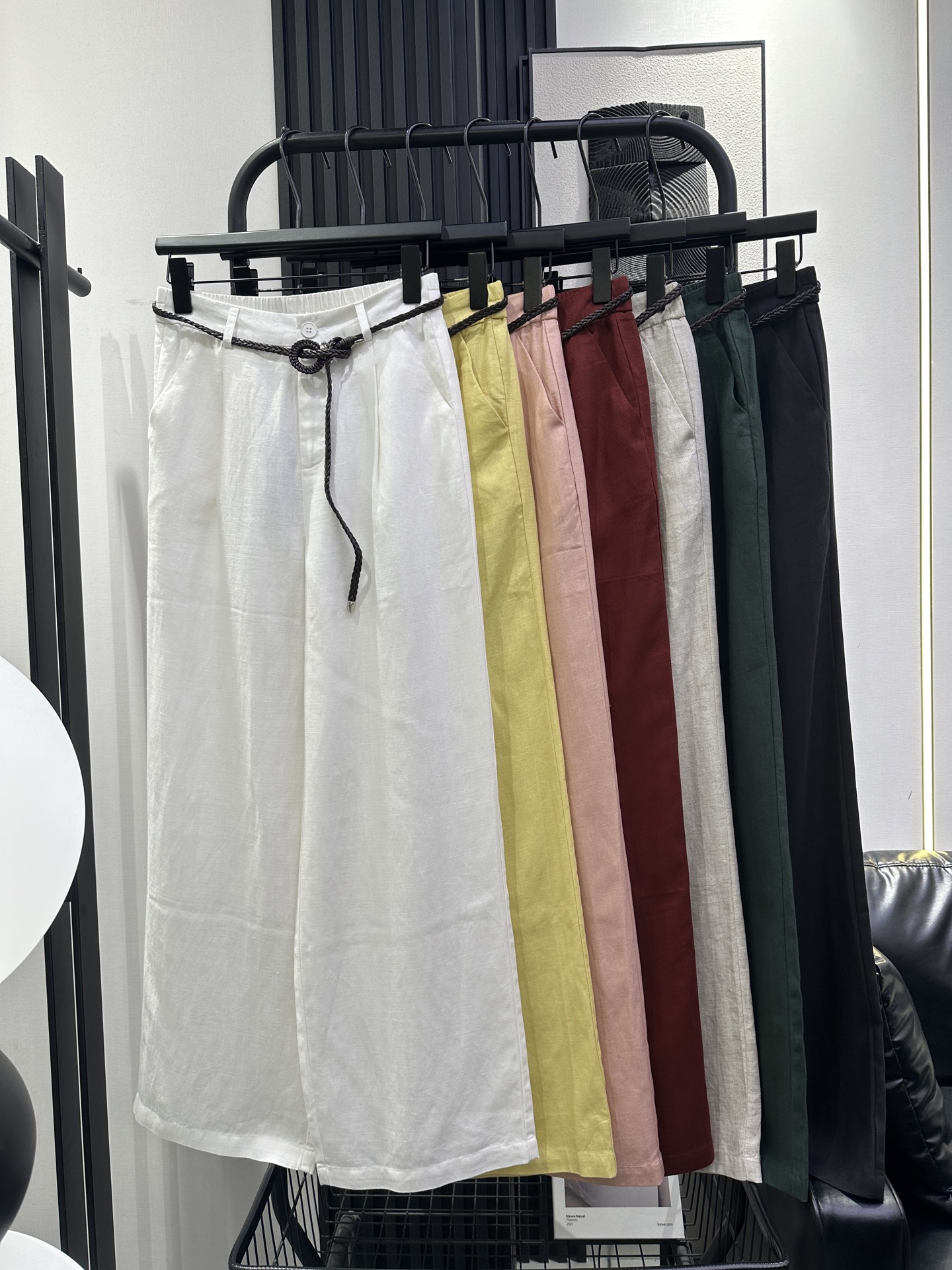 NO:797937,YSL Saint Laurent's new popular summer wide-leg pants. Tencel linen fabric. Elastic waist at the back is very tolerant. The upper body is comfortable and slim. The shape is super correct. Simple and versatile. The colors are good-looking. Recommend seven colors. smlxl,, saint laurent, saint laurent,19860909YSL圣罗兰 新款夏季爆款阔腿裤 天丝亚麻面料 后松紧腰包容性极强 上身舒适显瘦 版型超正 简约百搭 颜色好看 推荐 七色 smlxl,,saint laurent,saint laurent,,Women's clothing