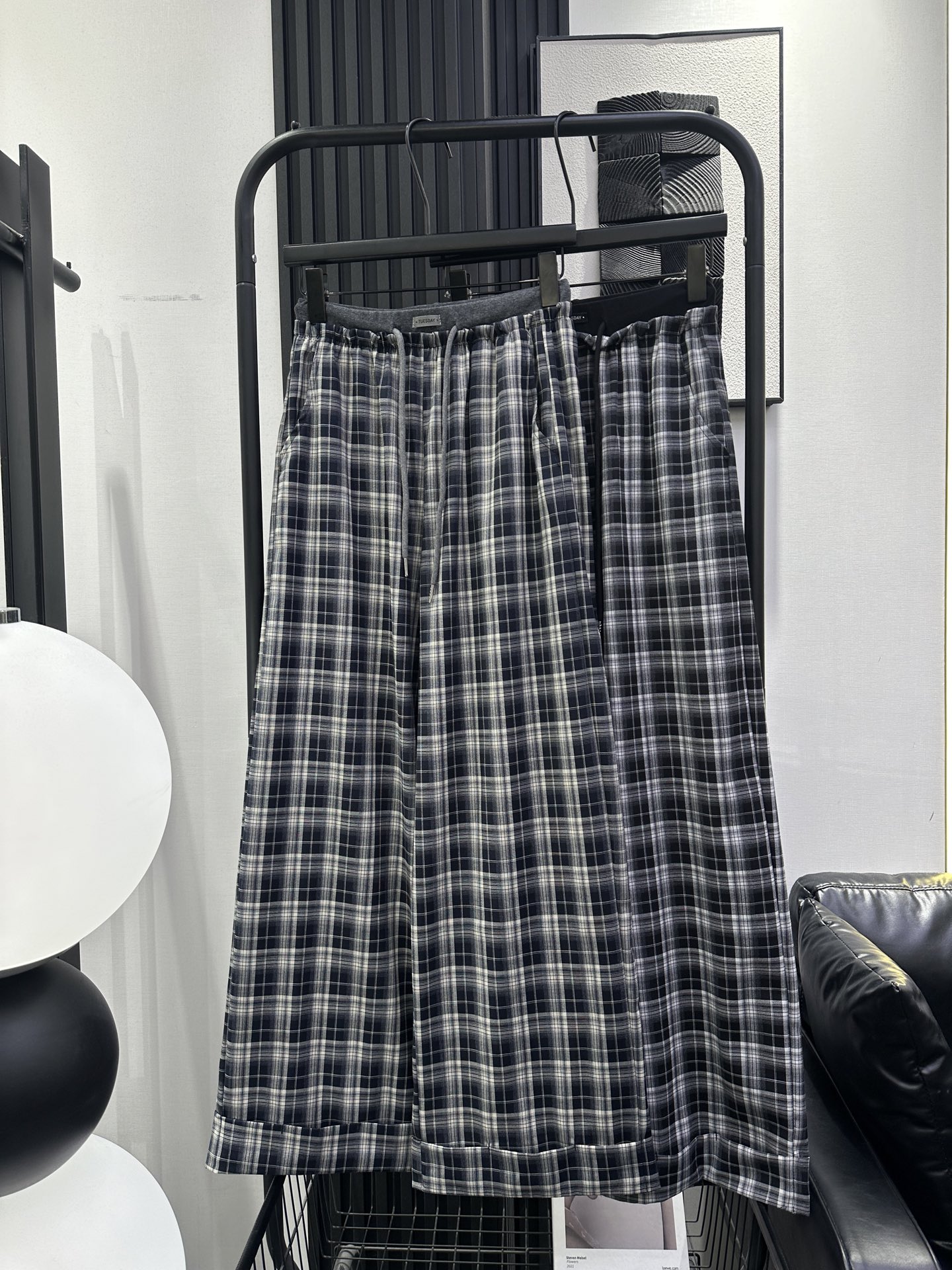 NO:799745,QOY- New wide-leg pants with center letters on the front. Summer thin fabric. Classic plaid. Casual and fashionable. Versatile and not flattering. Two colors. smlxl,,19860909QOY- 新款前中字母标阔腿裤 夏季薄款面料 经典格子休闲时尚潮流 百搭不挑身材 两色 smlxl,,,Women's clothing