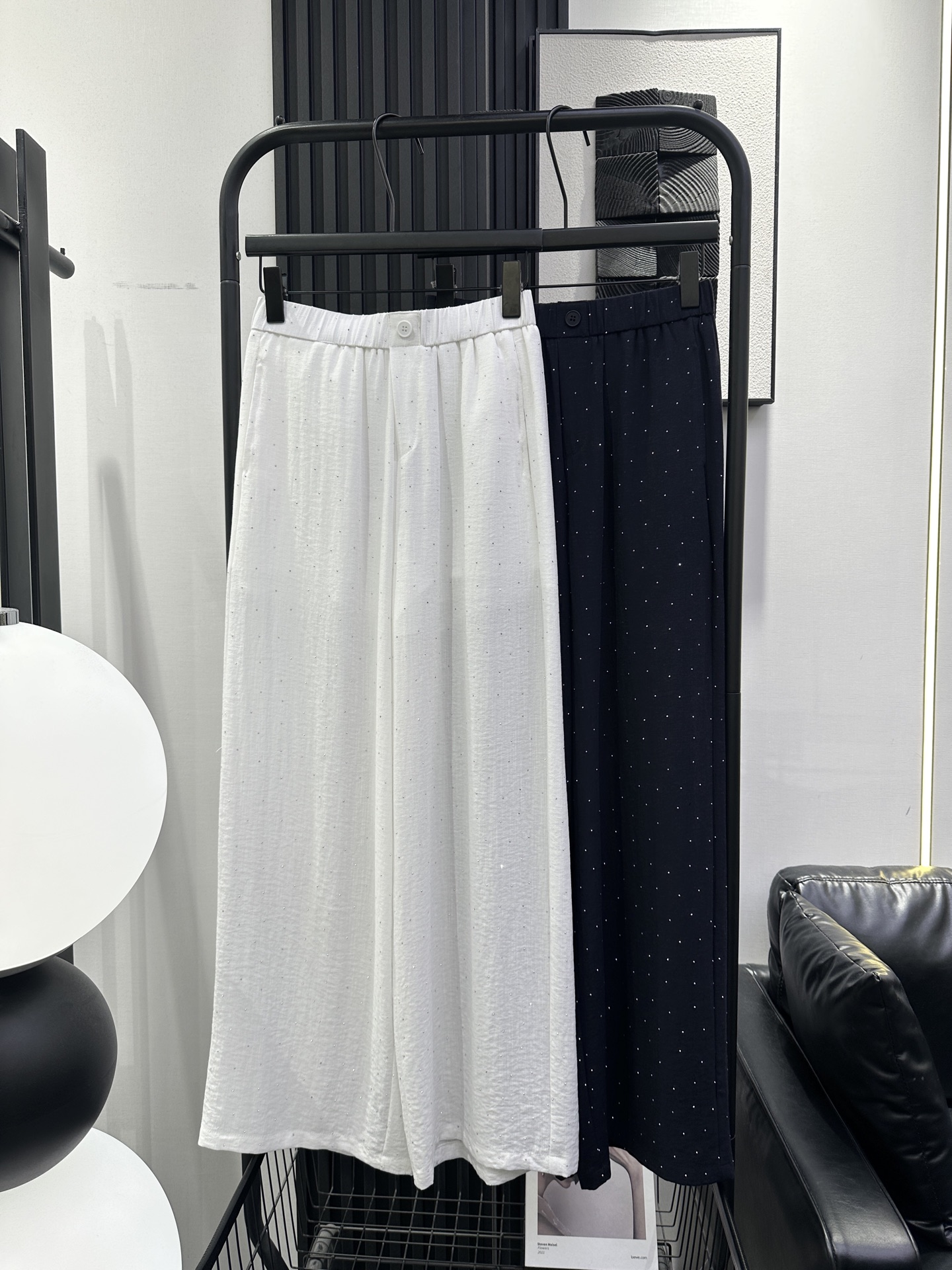 NO:799756,Alexander wang's new high-temperature ironing, thin and shiny wide-leg pants with baby's breath, good fit, light and comfortable fabric, fashionable and versatile, two colors smlxl,,alexander wang,19860909Alexander wang-大王 新款高温烫细闪满天星阔腿裤 版型好 面料轻薄舒适 时尚百搭 两色 smlxl,,alexander wang,,Women's clothing