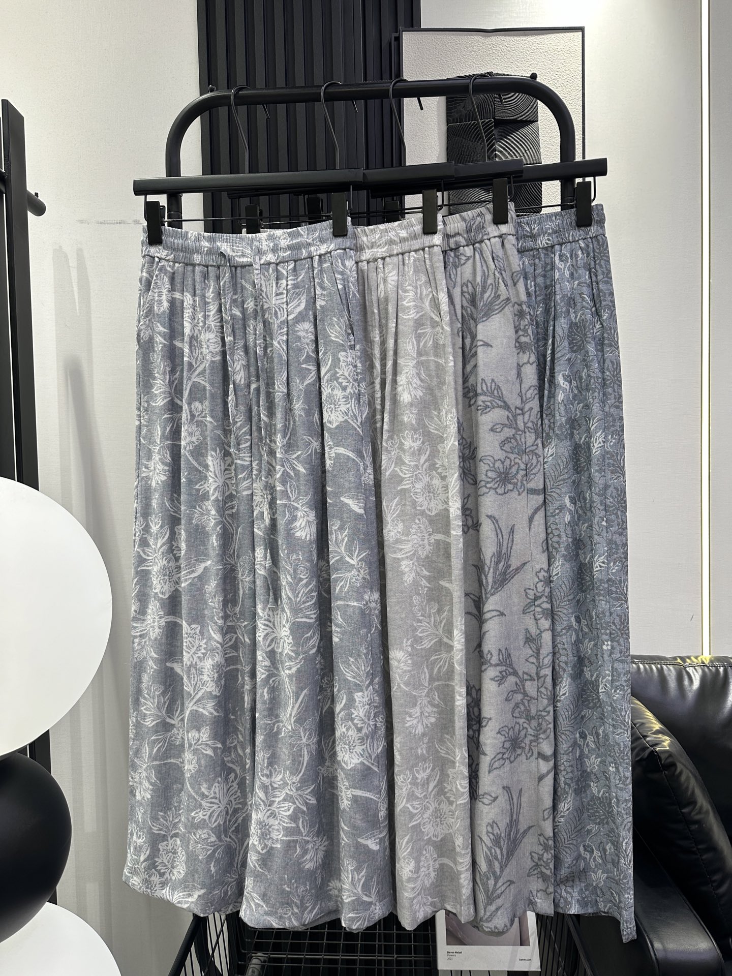NO:803042,QOY-New old money style retro elastic waist casual pants, cotton fabric is breathable and comfortable, the upper body is slim, fashionable and full of laziness, four colors smlxl,,19860909QOY-新款老钱风复古松紧腰休闲裤 棉布料透气舒适 上身显瘦 时尚洋气慵懒感满满 四色 smlxl,,,Women's clothing