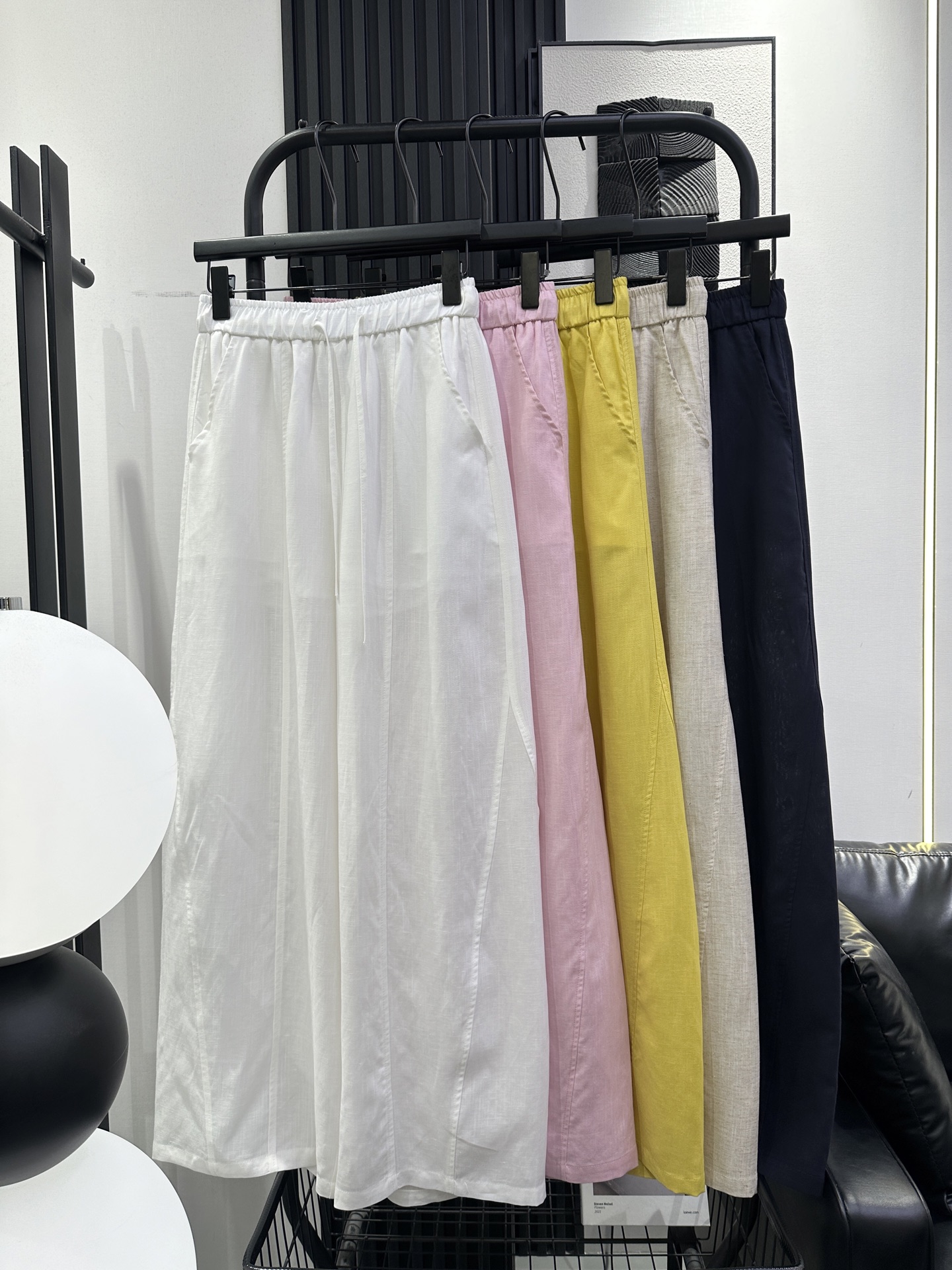NO:803044,AS-New Tencel linen wide-leg pants, small and fresh series, suitable for summer, great fabric texture, classic version, versatile and slimming, the most important thing is to reduce age directly on the upper body~ Five colors smlxl,,19860909AS-新款天丝亚麻阔腿裤 小清新系列 夏季应季 面料质感棒棒哒 经典版型 百搭显瘦哟 最主要上身直接减龄～ 五色 smlxl,,,Women's clothing