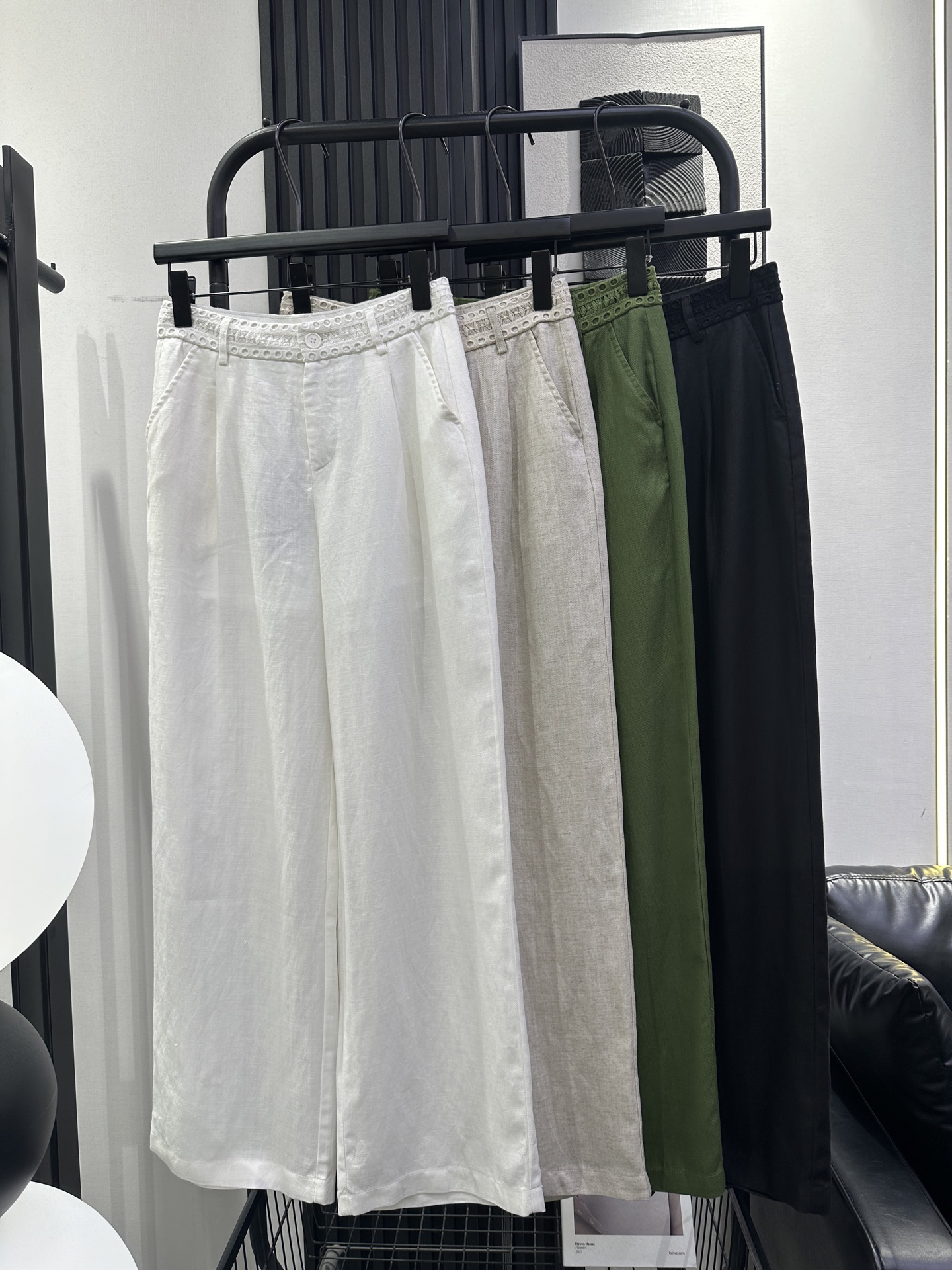 NO:803756,YSL Saint Laurent's new embroidered hollow-waist linen wide-leg pants. The shape is super good, allowing you to wear the upper body freely without restraint. The linen texture gives you a refreshing and relaxed feeling in summer. Recommended four colors: smlxl,, saint laurent, saint laurent,19860909YSL圣罗兰新款刺绣镂空腰麻料阔腿裤 版型超好上身自如无束缚 麻料质感给予夏日清爽松弛感 推荐 四色 smlxl,,saint laurent,saint laurent,,Women's clothing