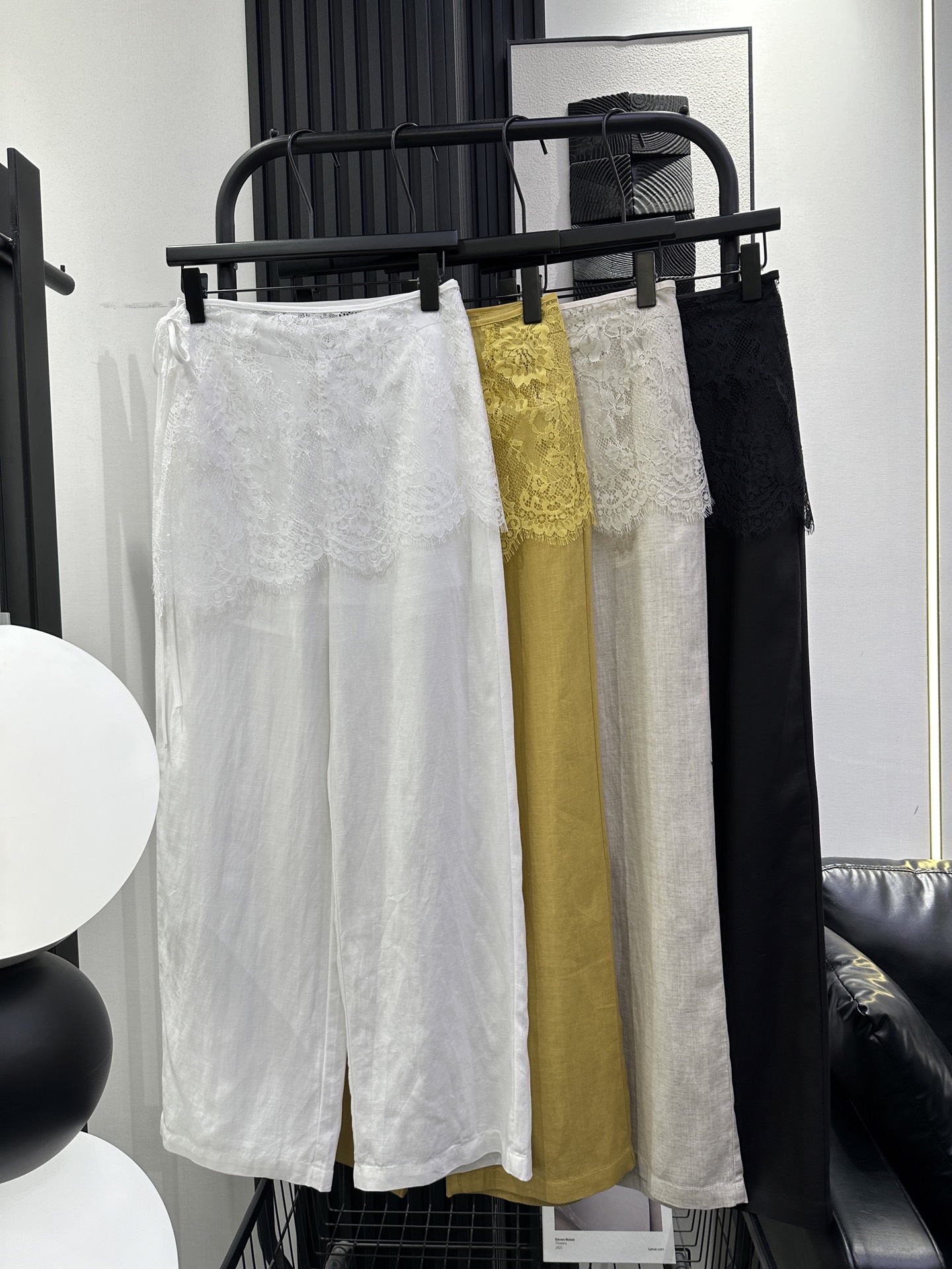 NO:806728,MiuMiu - New style wide-leg pants with lace butt curtains and Tencel linen. The fabric is breathable, skin-friendly and has a drapey feel. The wide-leg pants shape modifies the leg shape. It makes you look slimmer and taller. It is easy to wear with a sense of luxury. Four colors smlxl,,miumiu,19860909MiuMiu-新款外搭蕾丝屁帘天丝亚麻阔腿裤 面料透气亲肤有垂感 阔腿裤型修饰腿型 显瘦又显高 轻松穿出高级感 四色 smlxl,,miumiu,,Women's clothing