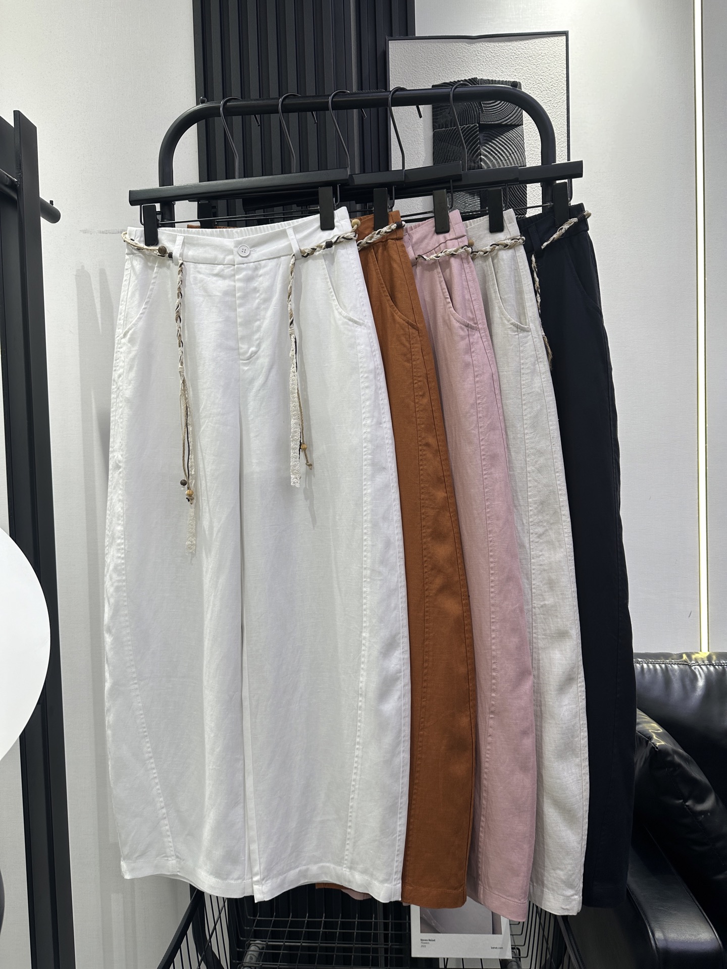 NO:822004,YSL Saint Laurent's new braided lace thin belt scimitar pants Tencel linen fabric Elastic back strap Very tolerant The upper body is comfortable and slimming The shape is super correct The color is good-looking Recommended five colors smlxl,, saint laurent, saint laurent,19860909YSL圣罗兰 新款编织蕾丝细腰带弯刀裤 天丝亚麻面料 后带松紧 包容性极强 上身舒适显瘦 版型超正 颜色好看 推荐 五色 smlxl,,saint laurent,saint laurent,,Women's clothing