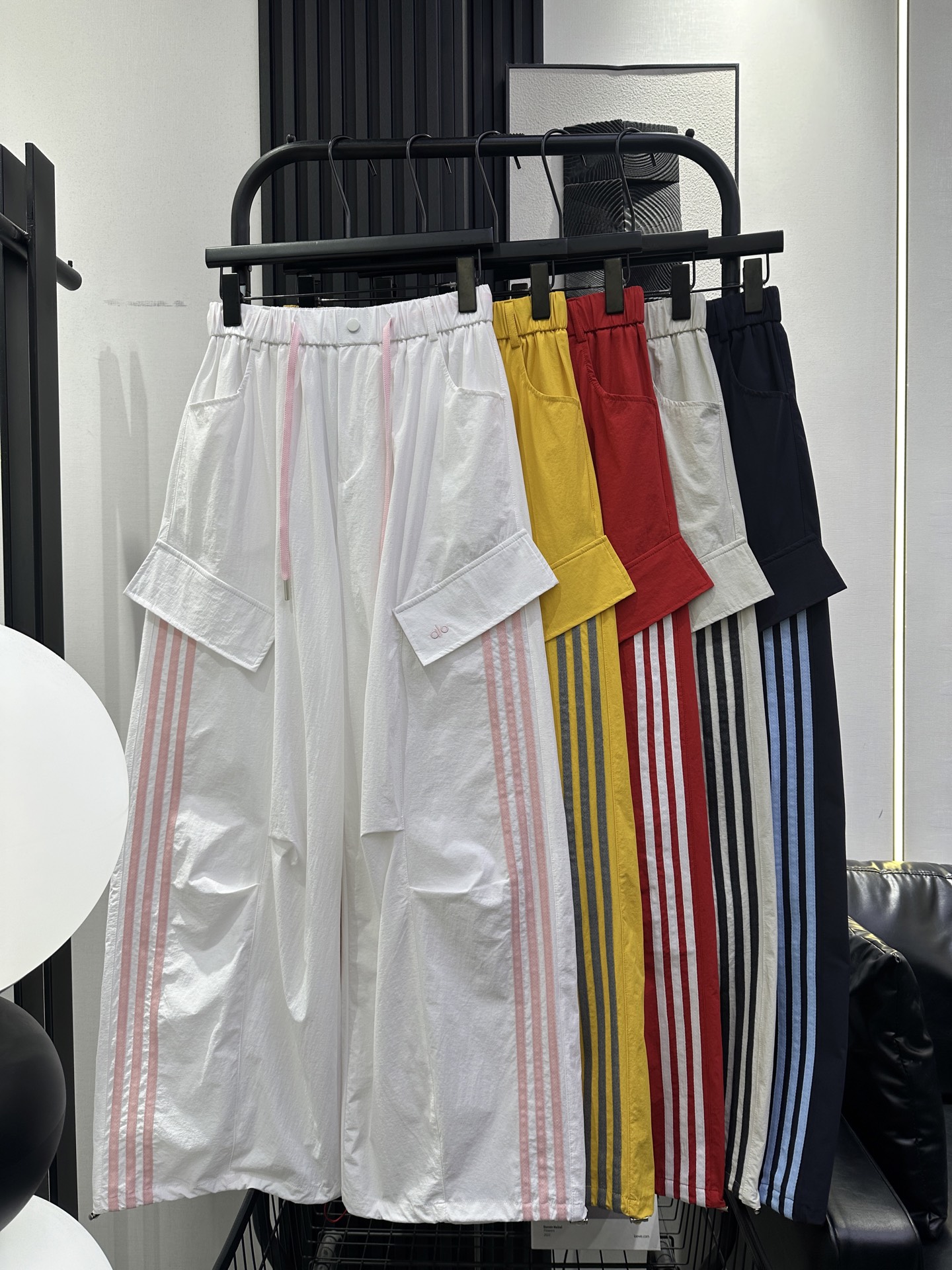 NO:823038,alo-New style pocket flap LG overalls, elastic waist design, matched with simple tops, easily cope with the summer heat, unmodified relaxation, five colors smlxl,,19860909alo-新款袋盖LG工装裤 松紧腰设计 搭配简约上衣 轻松应对夏日高温 无修饰的松弛感 五色 smlxl,,,Women's clothing