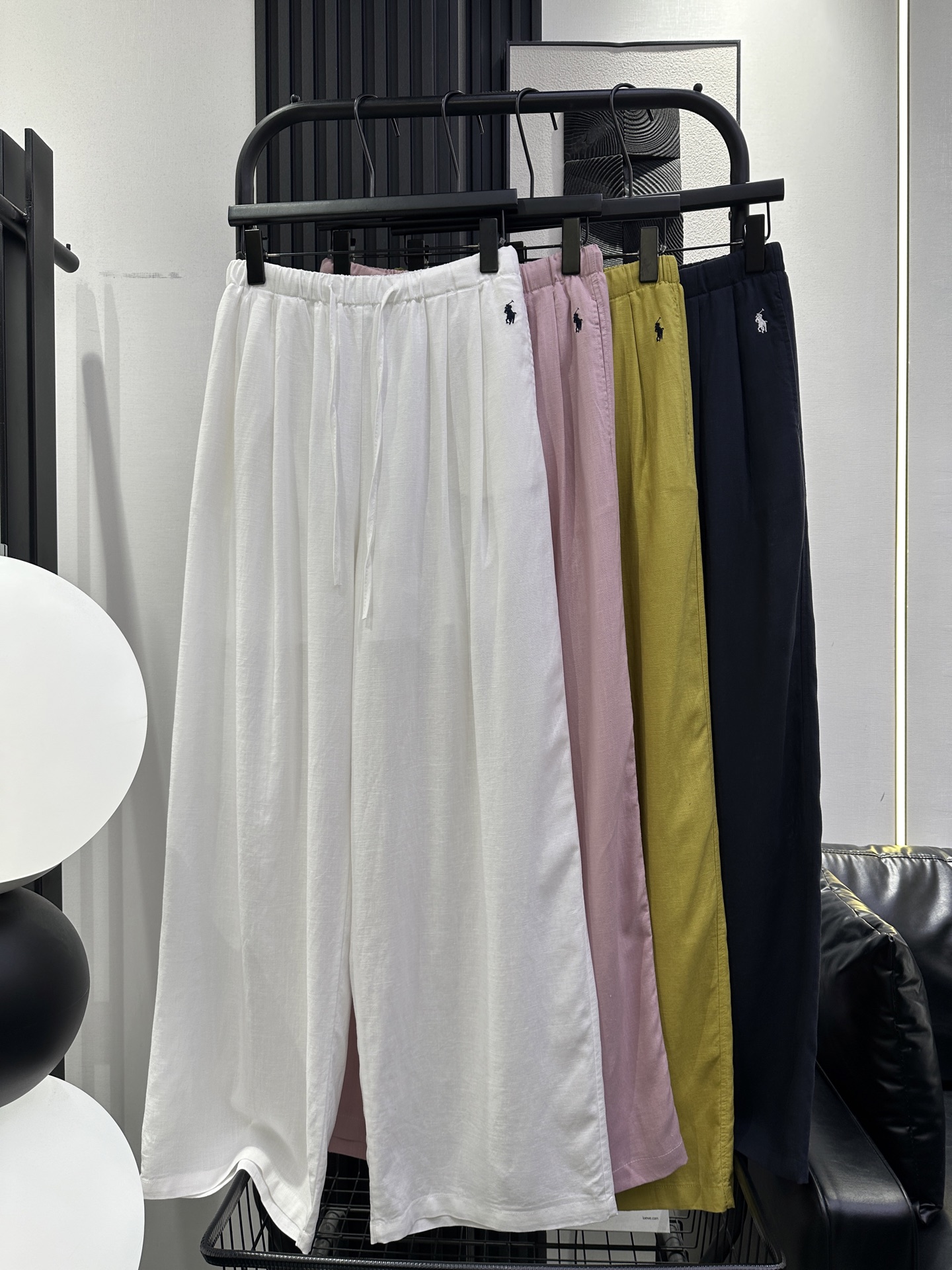 NO:824526,Polo Ralph Lauren's popular summer linen wide-leg pants with embroidered logo on the left have good texture and high cost performance. The colors are super nice. The shape is amazing. They look slim for giants. They are very tolerant. A must-have item. Four colors smlxl,,19860909Polo 拉夫劳伦 爆款夏季延续左刺绣logo标麻料阔腿裤质感好 性价比高 颜色超好看 版型绝了 巨巨显瘦 包容性极强 必备单品 四色 smlxl,,,Women's clothing