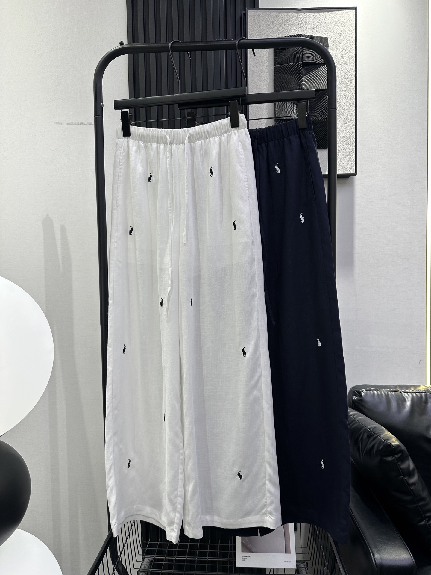 NO:837820,Polo Ralph Lauren's hot-selling wide-leg pants with embroidered logo are super good in texture, the color is super nice, and the shape is amazing. They make you look slimmer, and are very tolerant. A must-have item. Two colors smlxl,,19860909Polo 拉夫劳伦 爆款延续刺绣logo标阔腿裤质感超级好 颜色超好看 版型绝了 巨巨显瘦 包容性极强 必备单品 两色 smlxl,,,Women's clothing