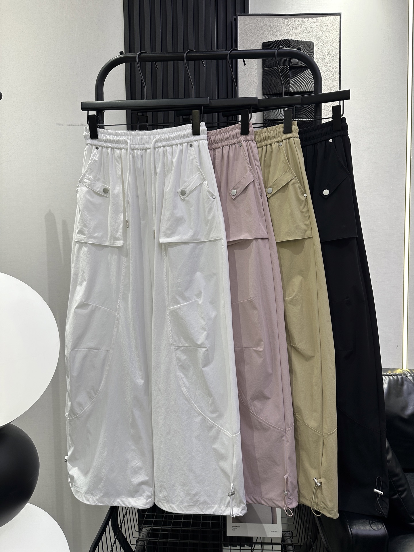 NO:837826,ENFLD _New summer thin casual pants, American retro large pocket overalls, men's and women's hip-hop loose wide-leg trousers, fashionable and versatile, four colors smlxl,,19860909ENFLD _新款 夏季薄款休闲裤 美式复古大口袋工装裤男女嘻哈宽松阔腿长裤 时尚百搭 四色 smlxl,,,Women's clothing